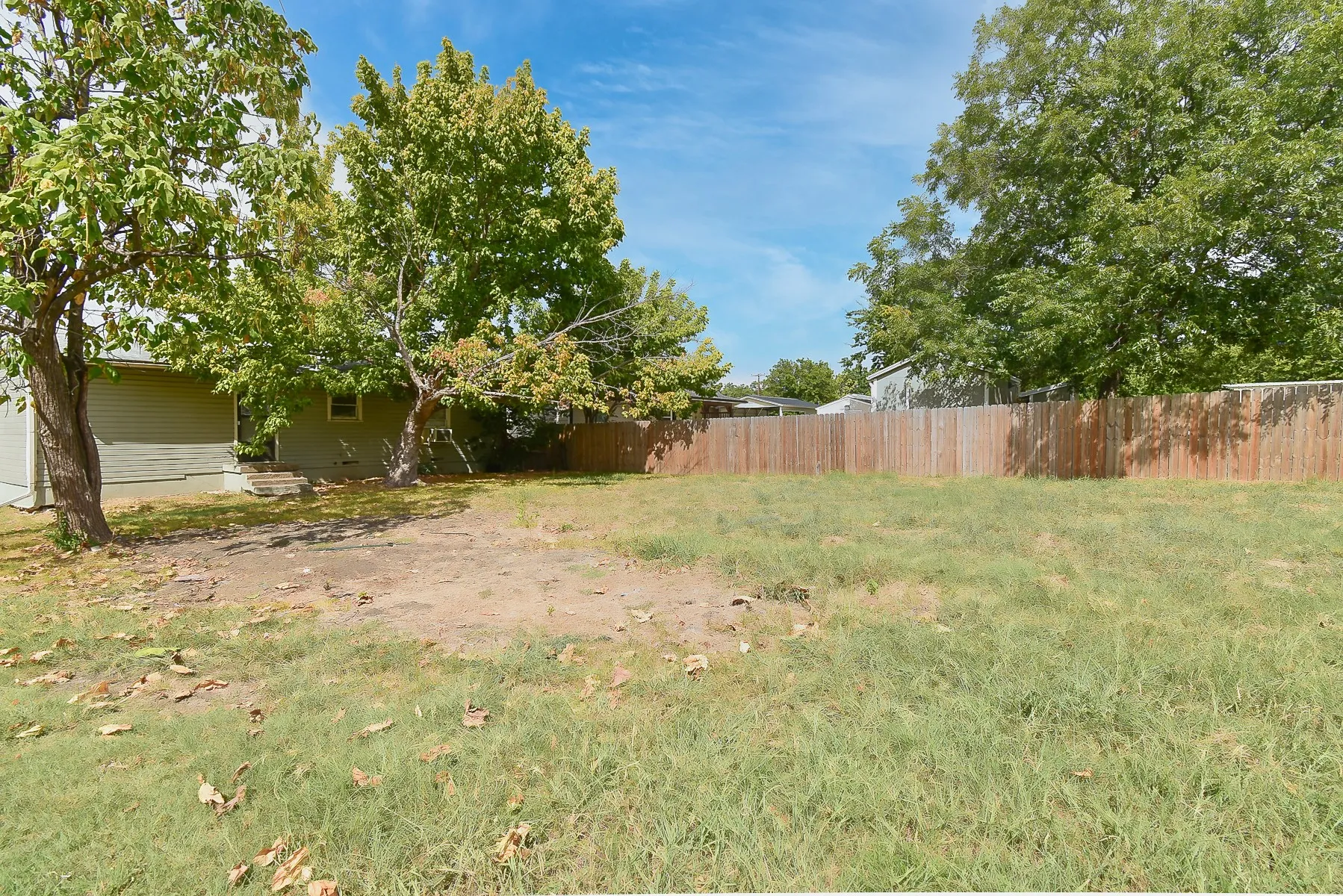 Single Family Residence For Sale in Hunt County , 3103 Poplar Street, Greenville, Texas 75402, 2 Bedroom, 1 Bathroom, 1 Garage spaces, 855 Sqft, built in 1960, mls#21361659, Real Estate Agent in Greenville, Homes For Sale in Hunt county, Homes For Sale in Greenville, Realtor in Greenville Texas, Real Estate Brokerage Independent Realty Texas, Luminita Cordes Realtor