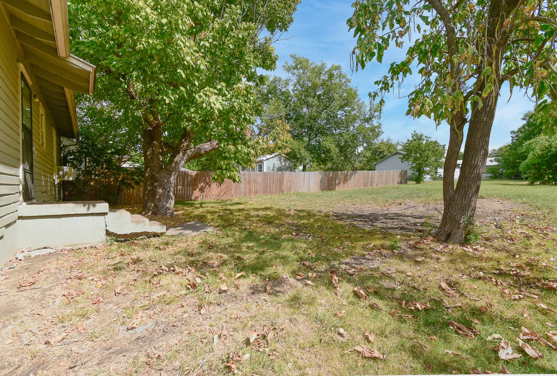 Single Family Residence For Sale in Hunt County , 3103 Poplar Street, Greenville, Texas 75402, 2 Bedroom, 1 Bathroom, 1 Garage spaces, 855 Sqft, built in 1960, mls#21361659, Real Estate Agent in Greenville, Homes For Sale in Hunt county, Homes For Sale in Greenville, Realtor in Greenville Texas, Real Estate Brokerage Independent Realty Texas, Luminita Cordes Realtor