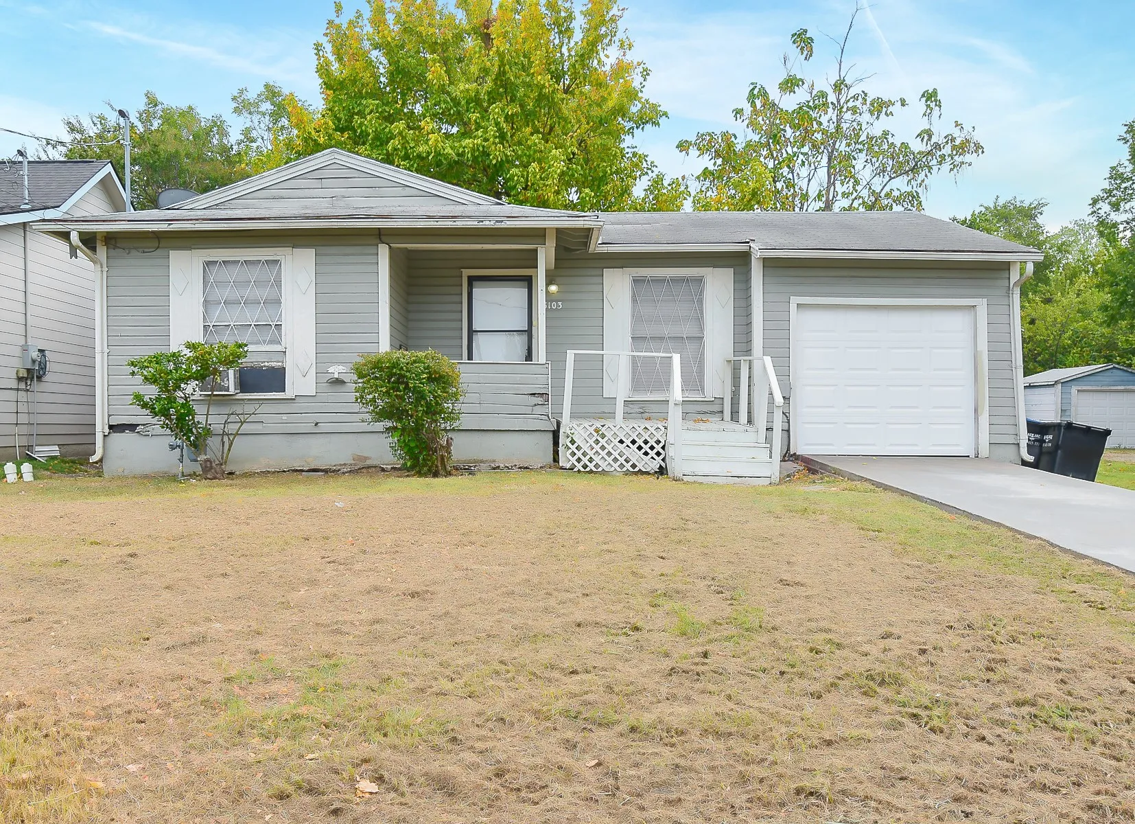 Single Family Residence For Sale in Hunt County , 3103 Poplar Street, Greenville, Texas 75402, 2 Bedroom, 1 Bathroom, 1 Garage spaces, 855 Sqft, built in 1960, mls#21361659, Real Estate Agent in Greenville, Homes For Sale in Hunt county, Homes For Sale in Greenville, Realtor in Greenville Texas, Real Estate Brokerage Independent Realty Texas, Luminita Cordes Realtor