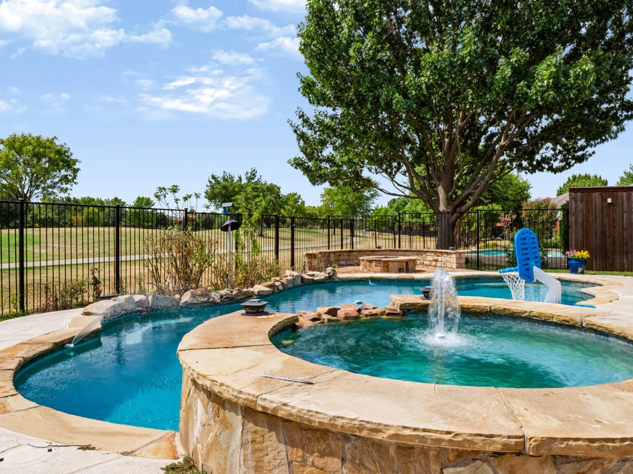 Single Family Residence For Sale in Dallas County , 10518 Woodlands Trail, Rowlett, Texas 75089, 4 Bedroom, 3 Bathroom, 2 Garage spaces, 2,588 Sqft, built in 2001, mls#21364872, Real Estate Agent in Rowlett, Homes For Sale in Dallas county, Homes For Sale in Rowlett, Realtor in Rowlett Texas, Real Estate Brokerage Independent Realty Texas, Luminita Cordes Realtor