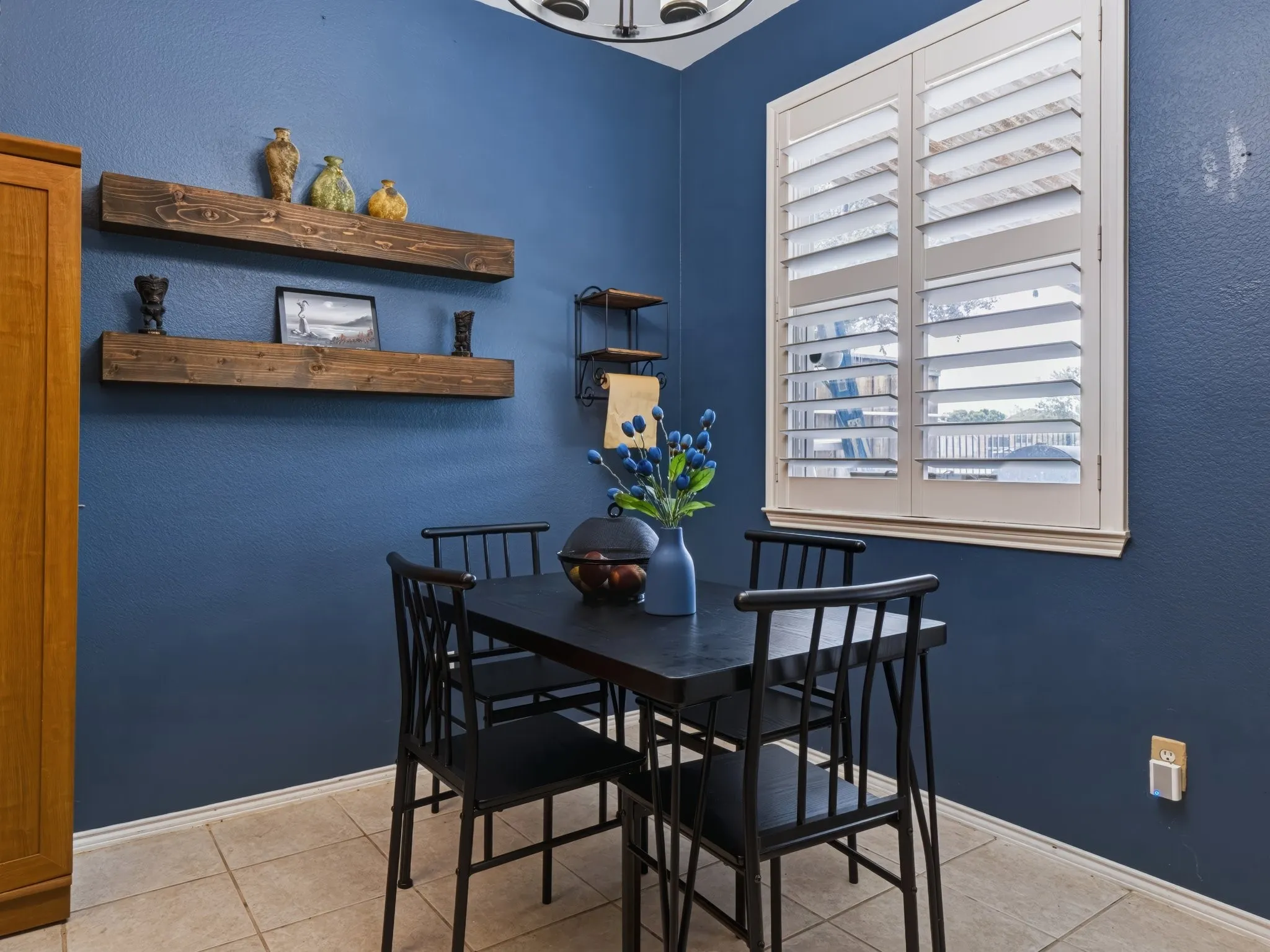 Textured blue wall finish