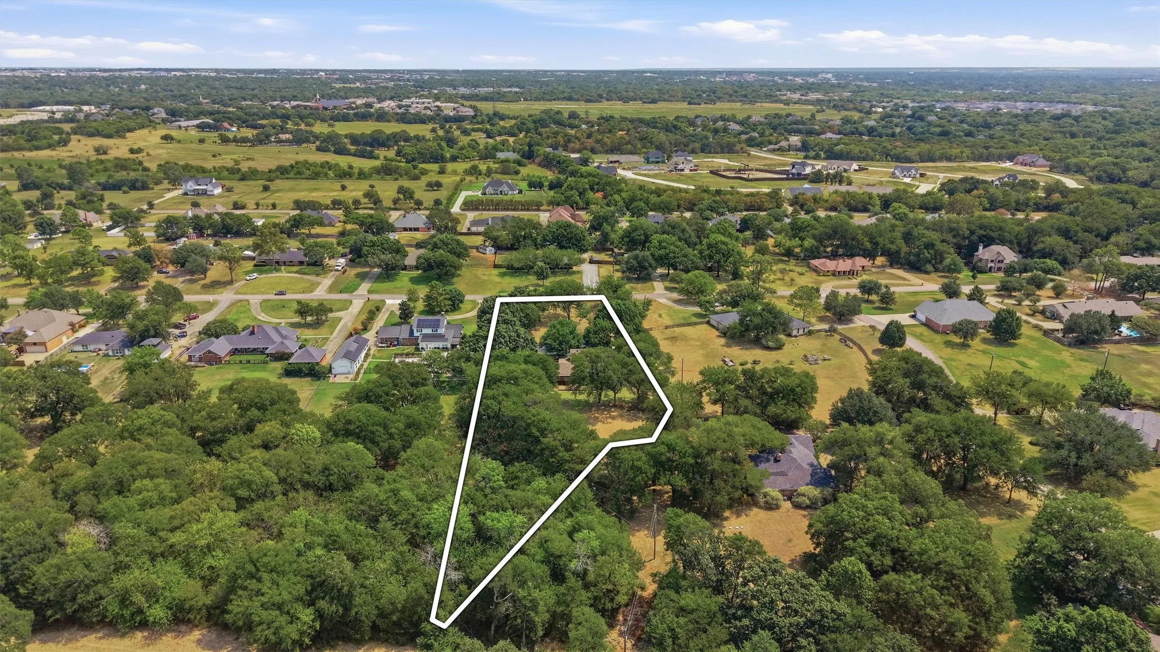 Single Family Residence For Sale in Grayson County , 1806 Carriage Estates Road, Sherman, Texas 75092, 3 Bedroom, 3 Bathroom, 2 Garage spaces, 2,514 Sqft, built in 1977, mls#21363327, Real Estate Agent in Sherman, Homes For Sale in Grayson county, Homes For Sale in Sherman, Realtor in Sherman Texas, Real Estate Brokerage Independent Realty Texas, Luminita Cordes Realtor