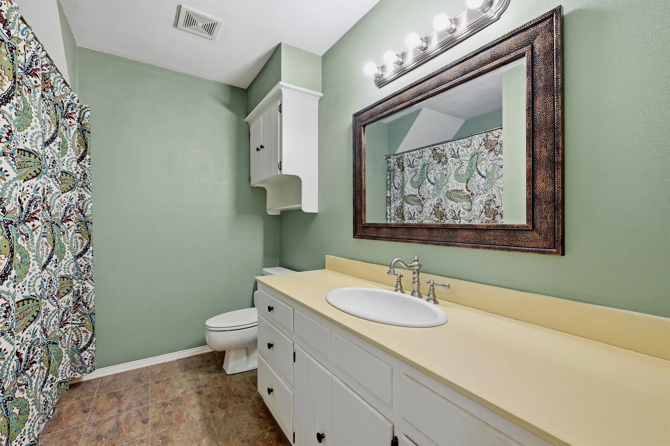 Single Family Residence For Sale in Grayson County , 1806 Carriage Estates Road, Sherman, Texas 75092, 3 Bedroom, 3 Bathroom, 2 Garage spaces, 2,514 Sqft, built in 1977, mls#21363327, Real Estate Agent in Sherman, Homes For Sale in Grayson county, Homes For Sale in Sherman, Realtor in Sherman Texas, Real Estate Brokerage Independent Realty Texas, Luminita Cordes Realtor