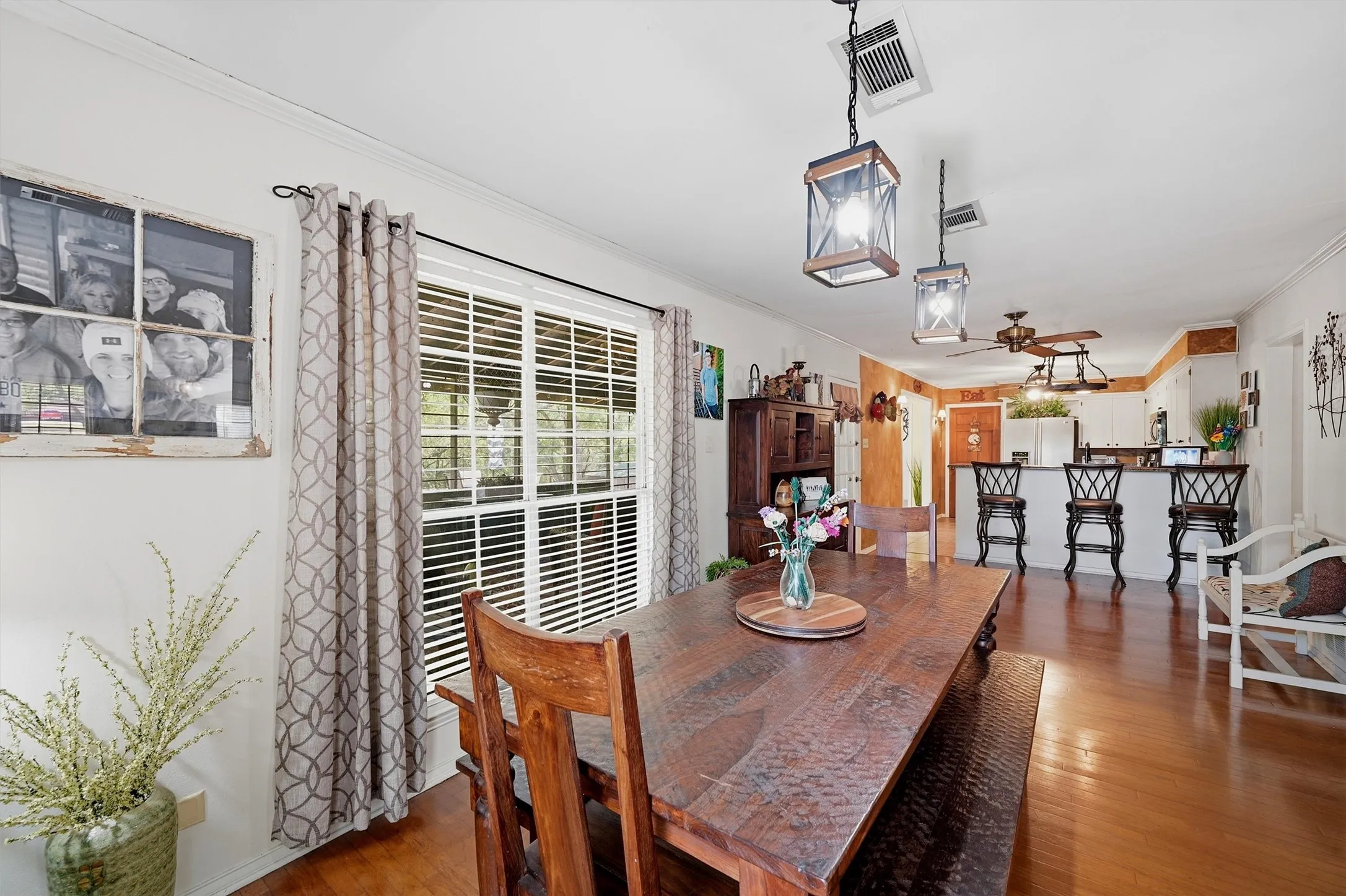 Single Family Residence For Sale in Grayson County , 1806 Carriage Estates Road, Sherman, Texas 75092, 3 Bedroom, 3 Bathroom, 2 Garage spaces, 2,514 Sqft, built in 1977, mls#21363327, Real Estate Agent in Sherman, Homes For Sale in Grayson county, Homes For Sale in Sherman, Realtor in Sherman Texas, Real Estate Brokerage Independent Realty Texas, Luminita Cordes Realtor