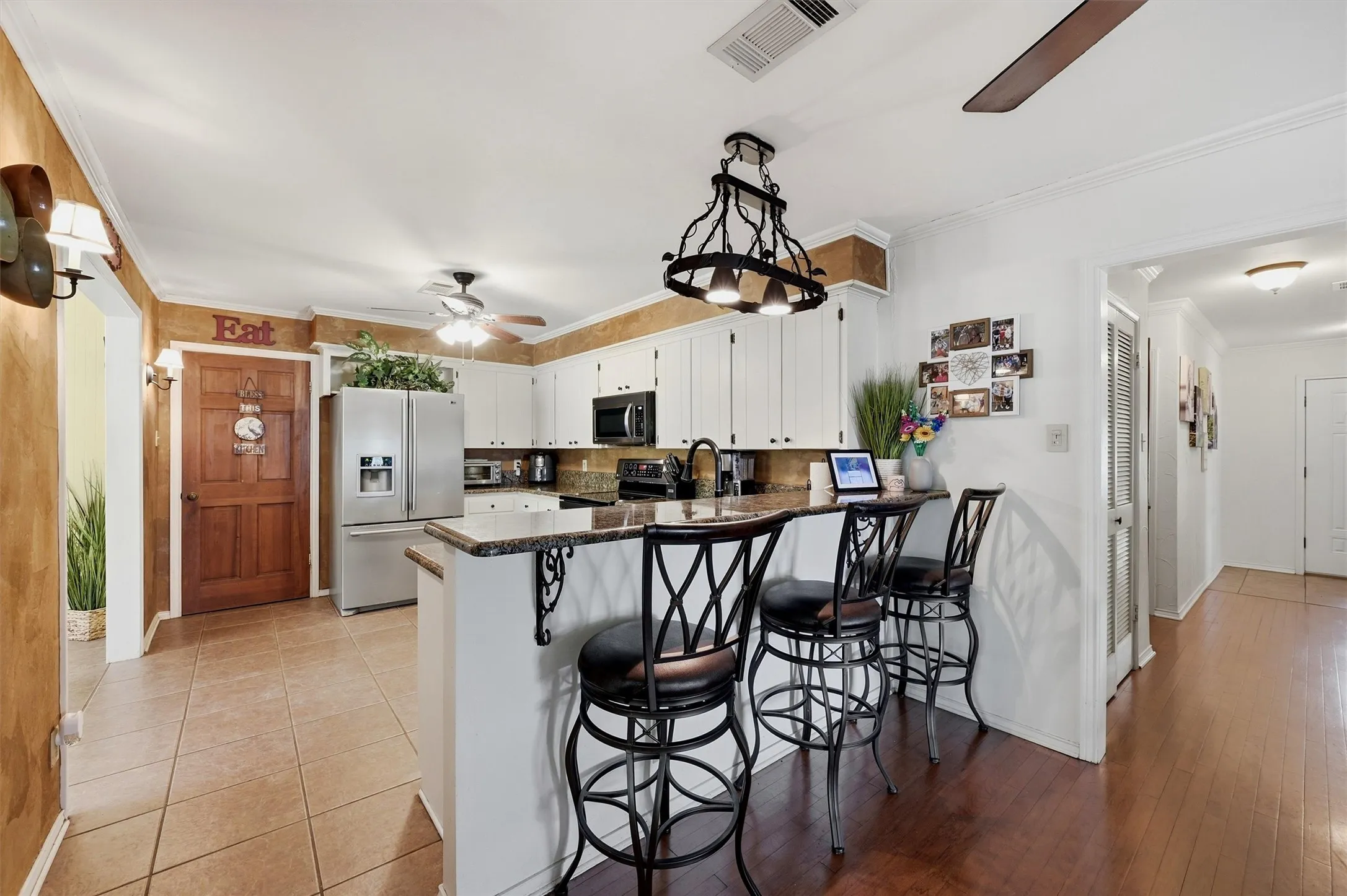 Single Family Residence For Sale in Grayson County , 1806 Carriage Estates Road, Sherman, Texas 75092, 3 Bedroom, 3 Bathroom, 2 Garage spaces, 2,514 Sqft, built in 1977, mls#21363327, Real Estate Agent in Sherman, Homes For Sale in Grayson county, Homes For Sale in Sherman, Realtor in Sherman Texas, Real Estate Brokerage Independent Realty Texas, Luminita Cordes Realtor