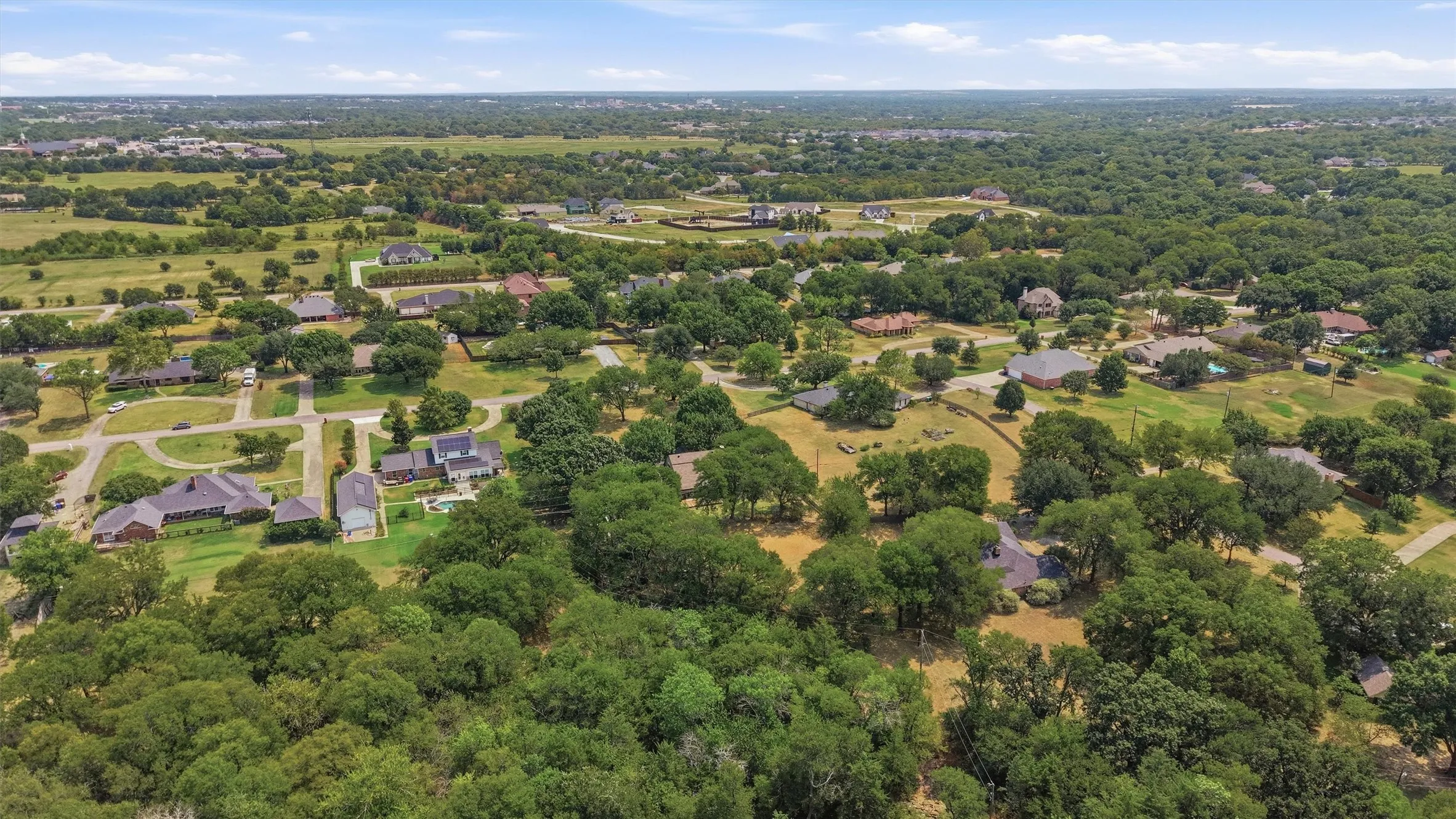 Single Family Residence For Sale in Grayson County , 1806 Carriage Estates Road, Sherman, Texas 75092, 3 Bedroom, 3 Bathroom, 2 Garage spaces, 2,514 Sqft, built in 1977, mls#21363327, Real Estate Agent in Sherman, Homes For Sale in Grayson county, Homes For Sale in Sherman, Realtor in Sherman Texas, Real Estate Brokerage Independent Realty Texas, Luminita Cordes Realtor