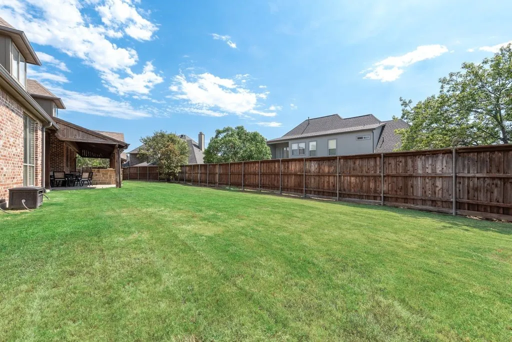 Single Family Residence For Sale in Rockwall County , 8 Siesta Circle, Heath, Texas 75032, 4 Bedroom, 4 Bathroom, 3 Garage spaces, 3,768 Sqft, built in 2001, mls#21370716, Real Estate Agent in Heath, Homes For Sale in Rockwall county, Homes For Sale in Heath, Realtor in Heath Texas, Real Estate Brokerage Independent Realty Texas, Luminita Cordes Realtor