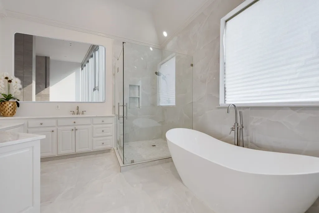Single Family Residence For Sale in Rockwall County , 8 Siesta Circle, Heath, Texas 75032, 4 Bedroom, 4 Bathroom, 3 Garage spaces, 3,768 Sqft, built in 2001, mls#21370716, Real Estate Agent in Heath, Homes For Sale in Rockwall county, Homes For Sale in Heath, Realtor in Heath Texas, Real Estate Brokerage Independent Realty Texas, Luminita Cordes Realtor