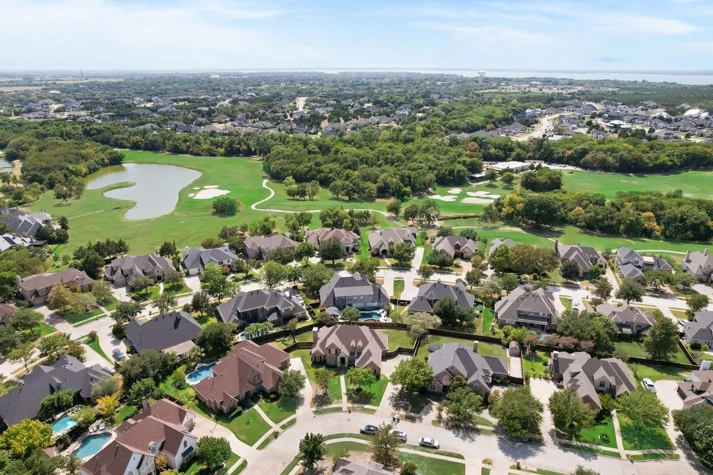 Single Family Residence For Sale in Rockwall County , 8 Siesta Circle, Heath, Texas 75032, 4 Bedroom, 4 Bathroom, 3 Garage spaces, 3,768 Sqft, built in 2001, mls#21370716, Real Estate Agent in Heath, Homes For Sale in Rockwall county, Homes For Sale in Heath, Realtor in Heath Texas, Real Estate Brokerage Independent Realty Texas, Luminita Cordes Realtor