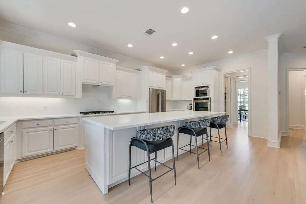 Single Family Residence For Sale in Rockwall County , 8 Siesta Circle, Heath, Texas 75032, 4 Bedroom, 4 Bathroom, 3 Garage spaces, 3,768 Sqft, built in 2001, mls#21370716, Real Estate Agent in Heath, Homes For Sale in Rockwall county, Homes For Sale in Heath, Realtor in Heath Texas, Real Estate Brokerage Independent Realty Texas, Luminita Cordes Realtor