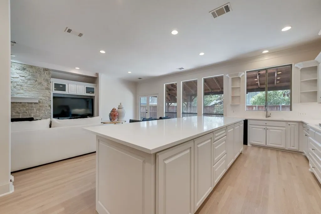 Single Family Residence For Sale in Rockwall County , 8 Siesta Circle, Heath, Texas 75032, 4 Bedroom, 4 Bathroom, 3 Garage spaces, 3,768 Sqft, built in 2001, mls#21370716, Real Estate Agent in Heath, Homes For Sale in Rockwall county, Homes For Sale in Heath, Realtor in Heath Texas, Real Estate Brokerage Independent Realty Texas, Luminita Cordes Realtor