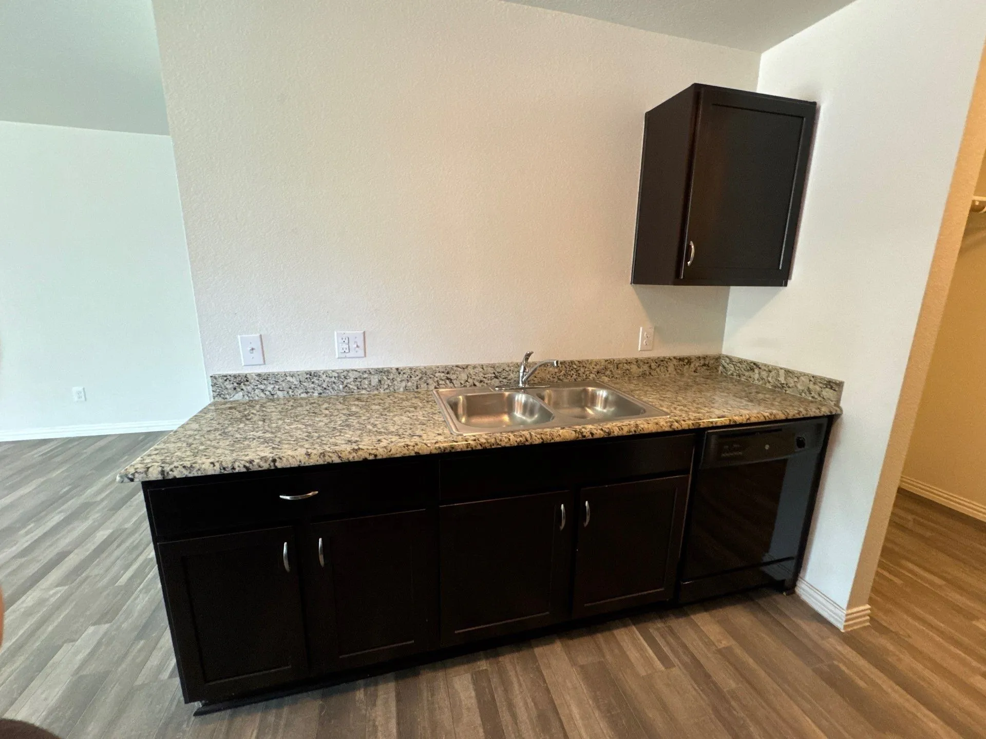 Single Family Residence For Sale in Hunt County , 1110 Jones Street, Greenville, Texas 75401, 3 Bedroom, 2 Bathroom, Garage spaces, 1,090 Sqft, built in 2020, mls#21368479, Real Estate Agent in Greenville, Homes For Sale in Hunt county, Homes For Sale in Greenville, Realtor in Greenville Texas, Real Estate Brokerage Independent Realty Texas, Luminita Cordes Realtor