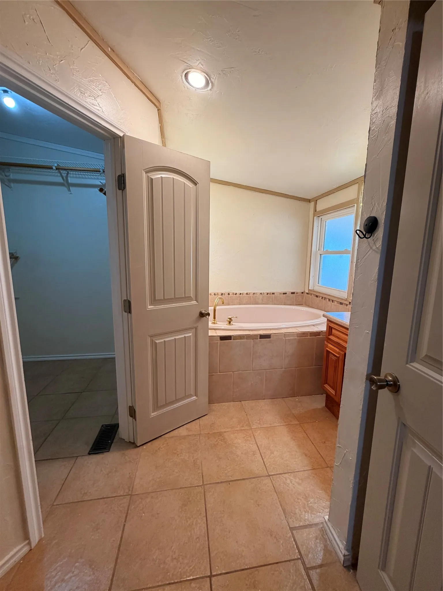Manufactured Home For Sale in Denton County , 7424 N Locust Street, Denton, Texas 76207, 3 Bedroom, 2 Bathroom, Garage spaces, 1,800 Sqft, built in 1990, mls#21370730, Real Estate Agent in Denton, Homes For Sale in Denton county, Homes For Sale in Denton, Realtor in Denton Texas, Real Estate Brokerage Independent Realty Texas, Luminita Cordes Realtor