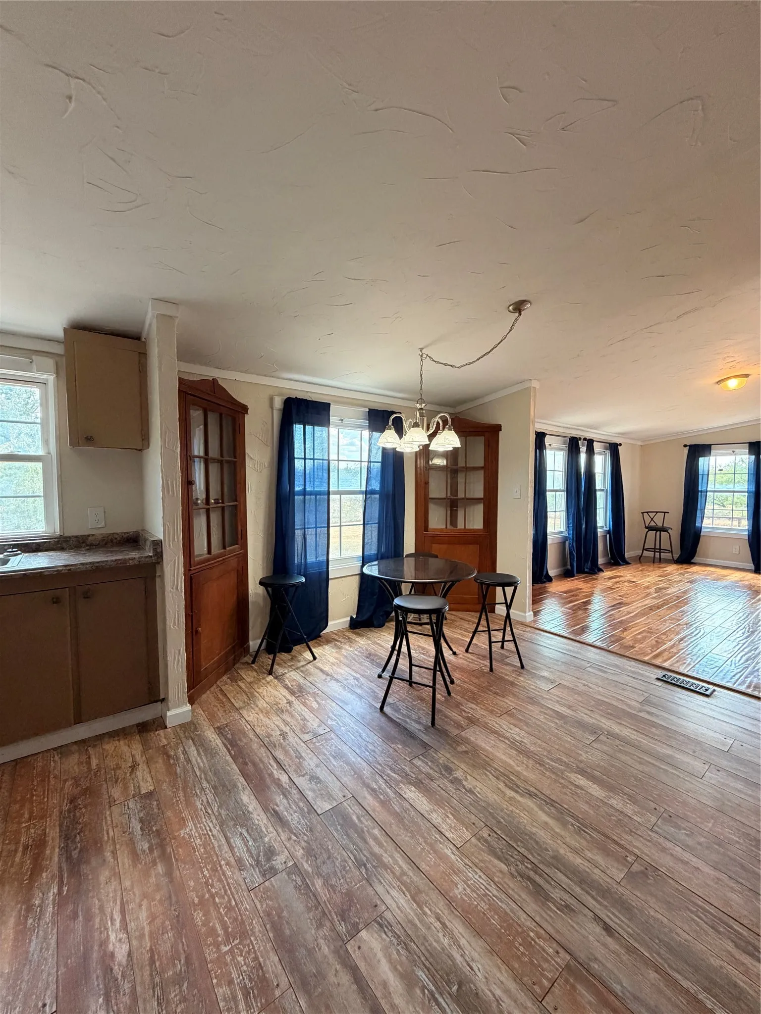 Manufactured Home For Sale in Denton County , 7424 N Locust Street, Denton, Texas 76207, 3 Bedroom, 2 Bathroom, Garage spaces, 1,800 Sqft, built in 1990, mls#21370730, Real Estate Agent in Denton, Homes For Sale in Denton county, Homes For Sale in Denton, Realtor in Denton Texas, Real Estate Brokerage Independent Realty Texas, Luminita Cordes Realtor