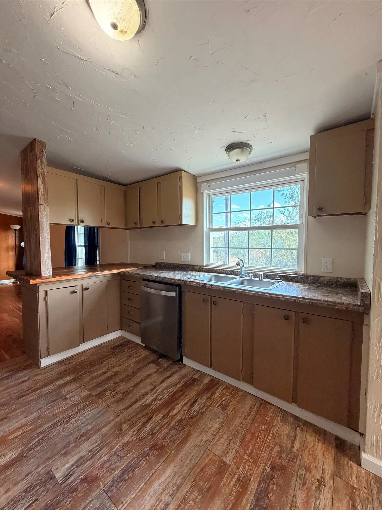 Manufactured Home For Sale in Denton County , 7424 N Locust Street, Denton, Texas 76207, 3 Bedroom, 2 Bathroom, Garage spaces, 1,800 Sqft, built in 1990, mls#21370730, Real Estate Agent in Denton, Homes For Sale in Denton county, Homes For Sale in Denton, Realtor in Denton Texas, Real Estate Brokerage Independent Realty Texas, Luminita Cordes Realtor