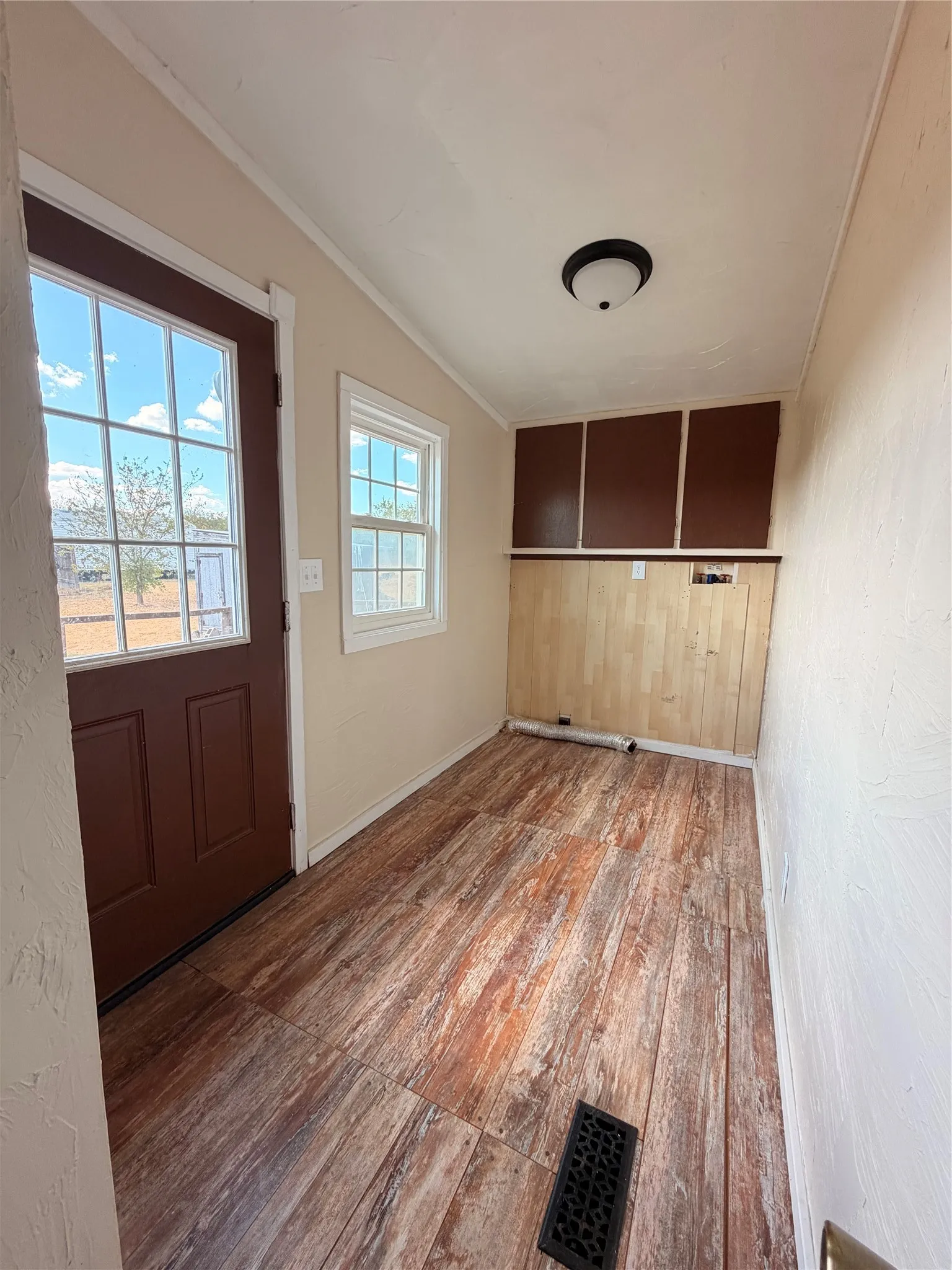 Manufactured Home For Sale in Denton County , 7424 N Locust Street, Denton, Texas 76207, 3 Bedroom, 2 Bathroom, Garage spaces, 1,800 Sqft, built in 1990, mls#21370730, Real Estate Agent in Denton, Homes For Sale in Denton county, Homes For Sale in Denton, Realtor in Denton Texas, Real Estate Brokerage Independent Realty Texas, Luminita Cordes Realtor