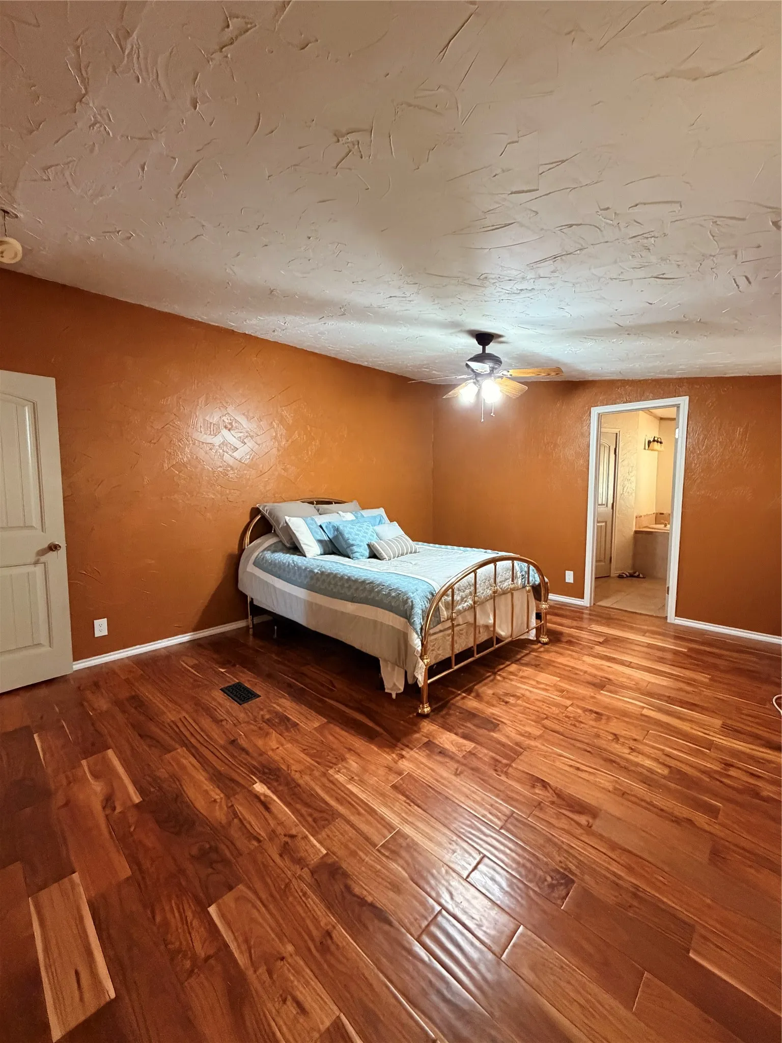 Manufactured Home For Sale in Denton County , 7424 N Locust Street, Denton, Texas 76207, 3 Bedroom, 2 Bathroom, Garage spaces, 1,800 Sqft, built in 1990, mls#21370730, Real Estate Agent in Denton, Homes For Sale in Denton county, Homes For Sale in Denton, Realtor in Denton Texas, Real Estate Brokerage Independent Realty Texas, Luminita Cordes Realtor