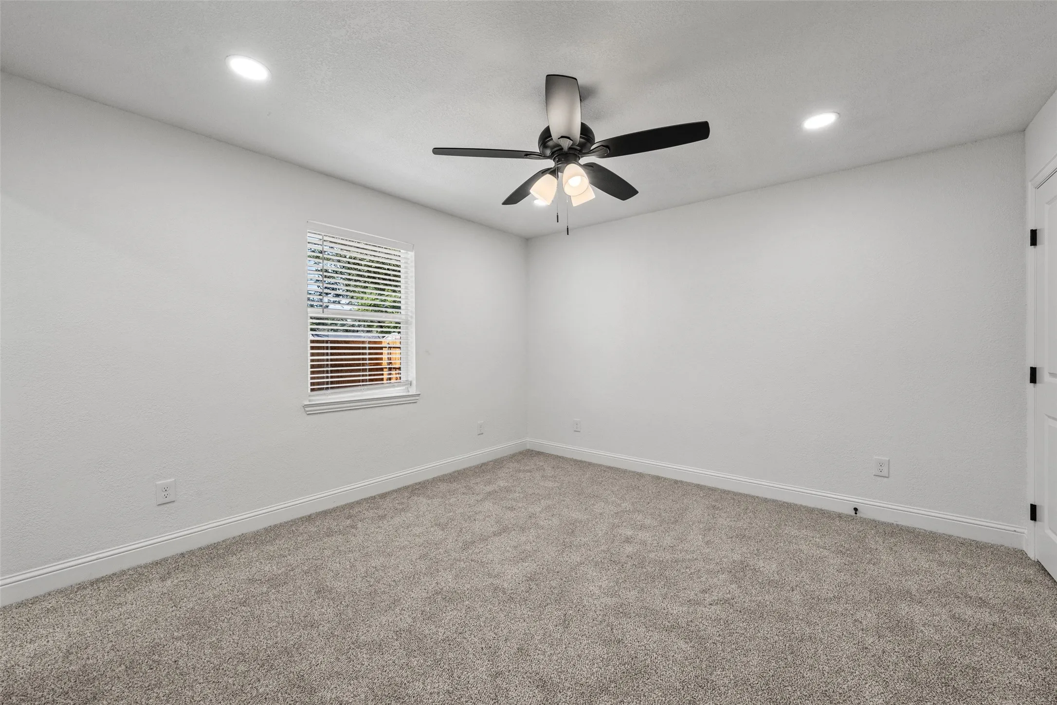Single Family Residence For Sale in Mc Lennan County , 234 Ave E, Lacy Lakeview, Texas 76705, 3 Bedroom, 2 Bathroom, Garage spaces, 1,291 Sqft, built in 1978, mls#21369876, Real Estate Agent in Lacy Lakeview, Homes For Sale in Mc Lennan county, Homes For Sale in Lacy Lakeview, Realtor in Lacy Lakeview Texas, Real Estate Brokerage Independent Realty Texas, Luminita Cordes Realtor