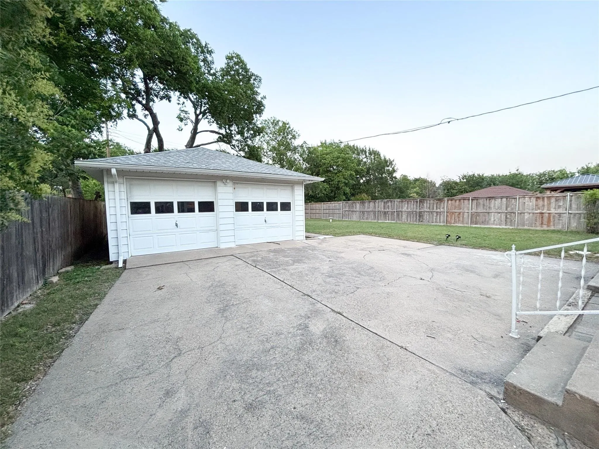 Single Family Residence For Rent in Dallas County , 2109 Highwood Drive, Dallas, Texas 75228, 3 Bedroom, 2 Bathroom, 2 Garage spaces, 1,422 Sqft, built in 1956, mls#21366546, Real Estate Agent in Dallas, Homes For Rent in Dallas county, Homes For Rent in Dallas, Realtor in Dallas Texas, Real Estate Brokerage Independent Realty Texas, Luminita Cordes Realtor