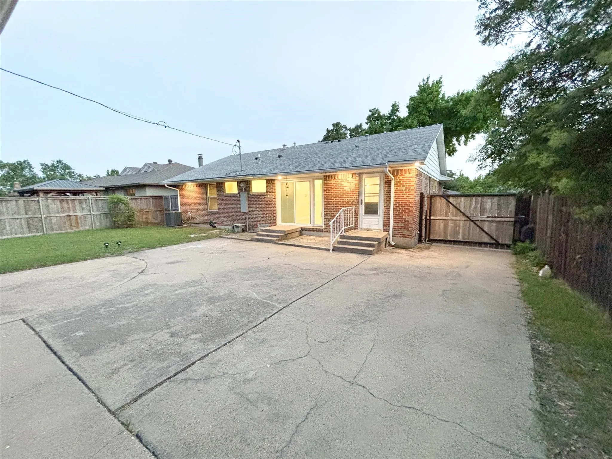 Single Family Residence For Rent in Dallas County , 2109 Highwood Drive, Dallas, Texas 75228, 3 Bedroom, 2 Bathroom, 2 Garage spaces, 1,422 Sqft, built in 1956, mls#21366546, Real Estate Agent in Dallas, Homes For Rent in Dallas county, Homes For Rent in Dallas, Realtor in Dallas Texas, Real Estate Brokerage Independent Realty Texas, Luminita Cordes Realtor
