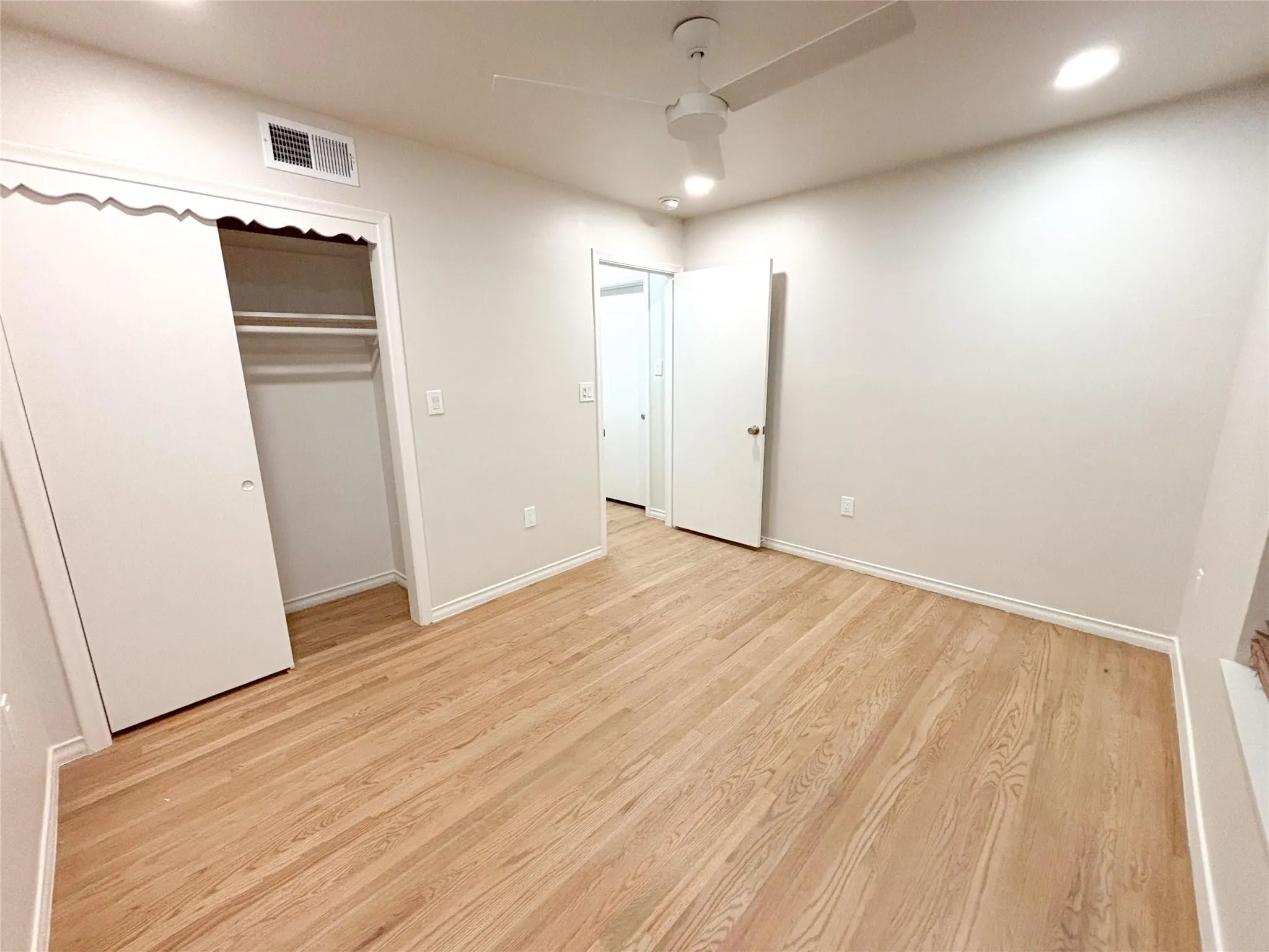 Single Family Residence For Rent in Dallas County , 2109 Highwood Drive, Dallas, Texas 75228, 3 Bedroom, 2 Bathroom, 2 Garage spaces, 1,422 Sqft, built in 1956, mls#21366546, Real Estate Agent in Dallas, Homes For Rent in Dallas county, Homes For Rent in Dallas, Realtor in Dallas Texas, Real Estate Brokerage Independent Realty Texas, Luminita Cordes Realtor