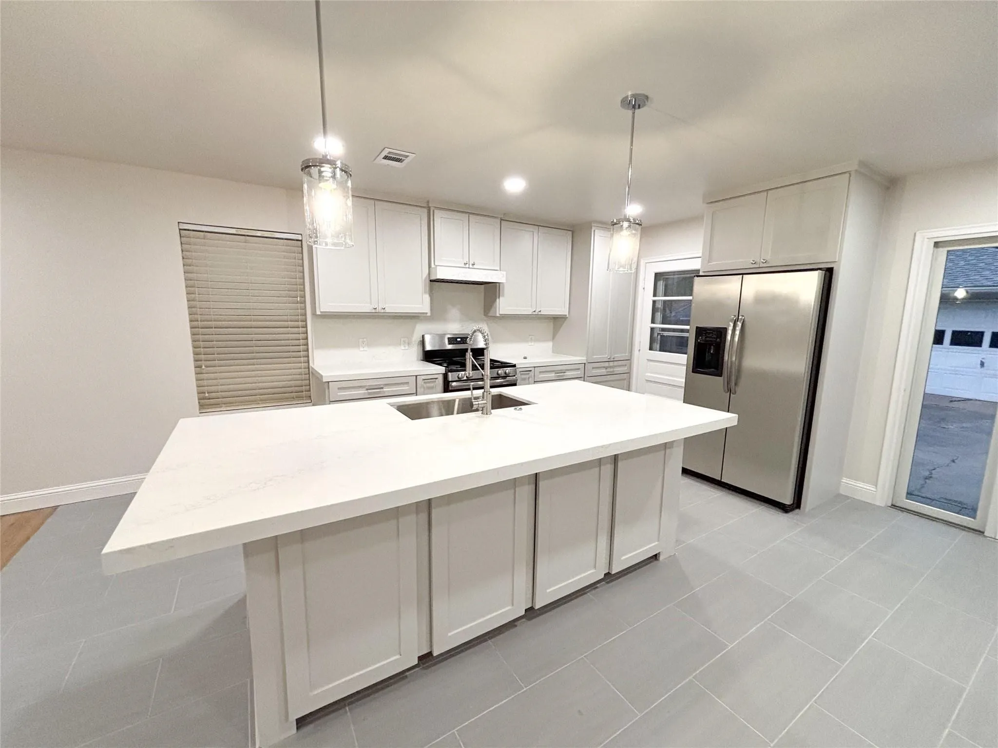 Single Family Residence For Rent in Dallas County , 2109 Highwood Drive, Dallas, Texas 75228, 3 Bedroom, 2 Bathroom, 2 Garage spaces, 1,422 Sqft, built in 1956, mls#21366546, Real Estate Agent in Dallas, Homes For Rent in Dallas county, Homes For Rent in Dallas, Realtor in Dallas Texas, Real Estate Brokerage Independent Realty Texas, Luminita Cordes Realtor