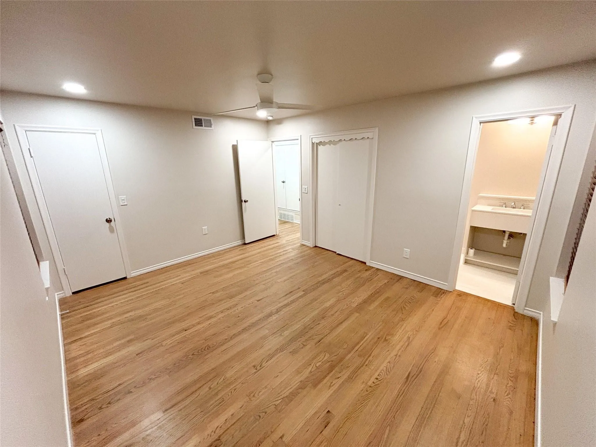 Single Family Residence For Rent in Dallas County , 2109 Highwood Drive, Dallas, Texas 75228, 3 Bedroom, 2 Bathroom, 2 Garage spaces, 1,422 Sqft, built in 1956, mls#21366546, Real Estate Agent in Dallas, Homes For Rent in Dallas county, Homes For Rent in Dallas, Realtor in Dallas Texas, Real Estate Brokerage Independent Realty Texas, Luminita Cordes Realtor