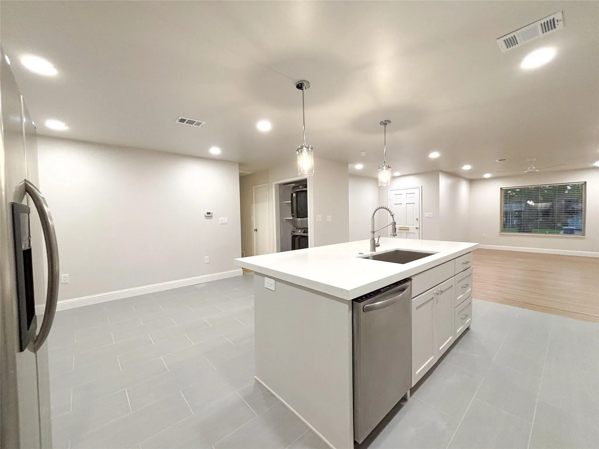 Single Family Residence For Rent in Dallas County , 2109 Highwood Drive, Dallas, Texas 75228, 3 Bedroom, 2 Bathroom, 2 Garage spaces, 1,422 Sqft, built in 1956, mls#21366546, Real Estate Agent in Dallas, Homes For Rent in Dallas county, Homes For Rent in Dallas, Realtor in Dallas Texas, Real Estate Brokerage Independent Realty Texas, Luminita Cordes Realtor