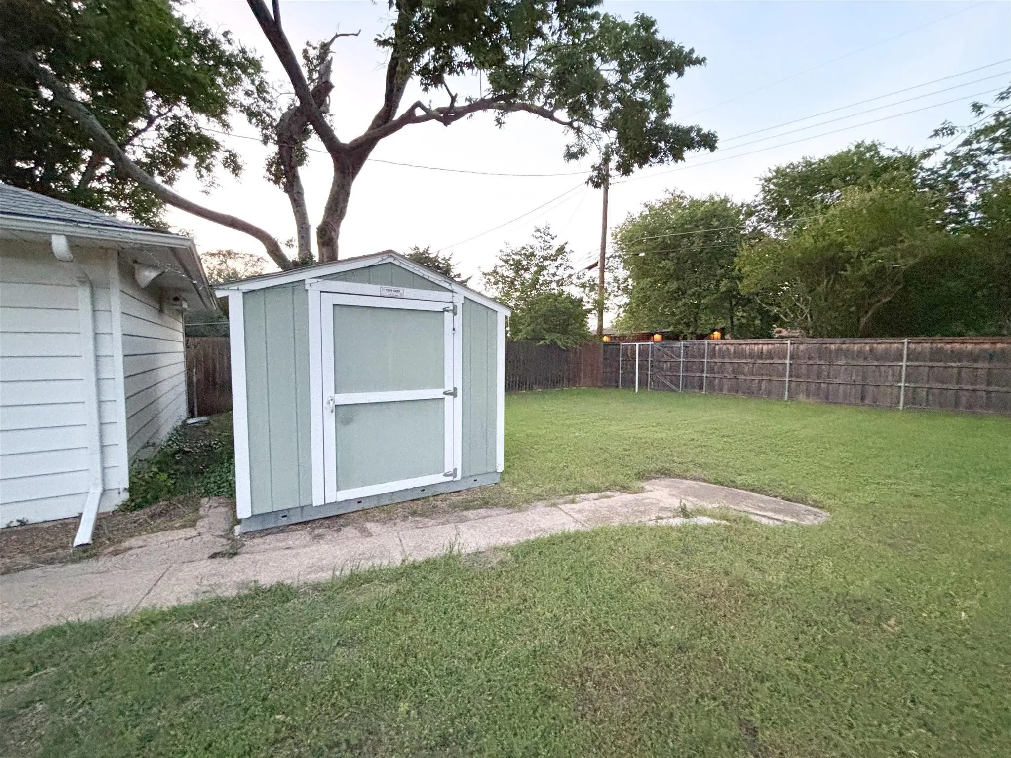 Single Family Residence For Rent in Dallas County , 2109 Highwood Drive, Dallas, Texas 75228, 3 Bedroom, 2 Bathroom, 2 Garage spaces, 1,422 Sqft, built in 1956, mls#21366546, Real Estate Agent in Dallas, Homes For Rent in Dallas county, Homes For Rent in Dallas, Realtor in Dallas Texas, Real Estate Brokerage Independent Realty Texas, Luminita Cordes Realtor