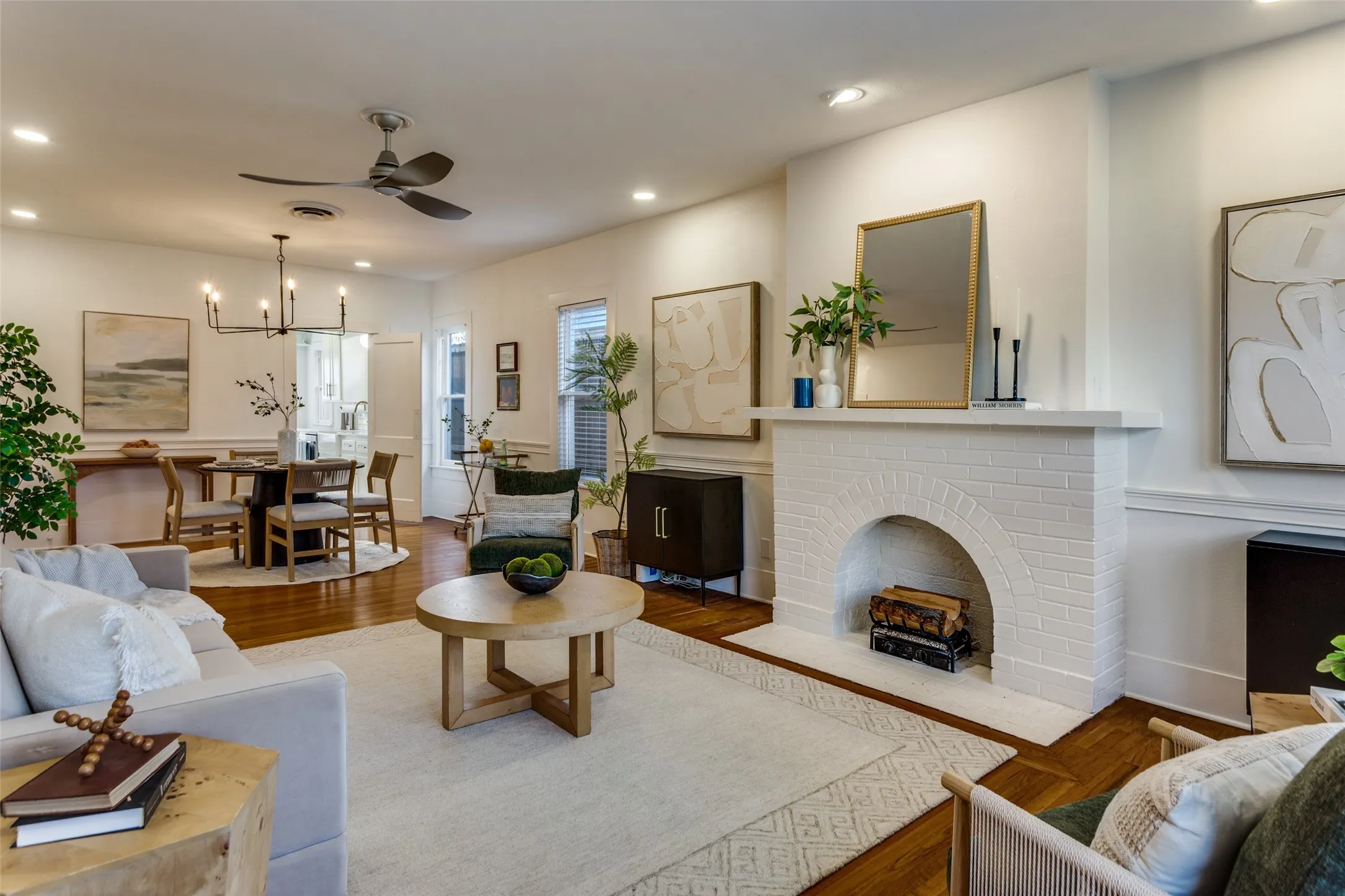 Single Family Residence For Sale in Tarrant County , 4601 Pershing Avenue, Fort Worth, Texas 76107, 3 Bedroom, 3 Bathroom, 2 Garage spaces, 2,106 Sqft, built in 1935, mls#21370724, Real Estate Agent in Fort Worth, Homes For Sale in Tarrant county, Homes For Sale in Fort Worth, Realtor in Fort Worth Texas, Real Estate Brokerage Independent Realty Texas, Luminita Cordes Realtor