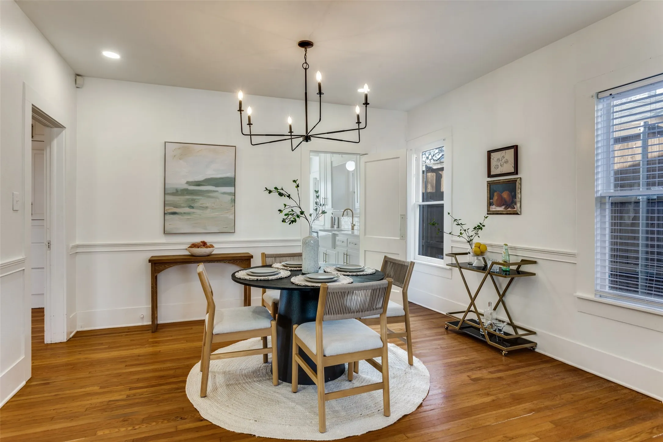 Single Family Residence For Sale in Tarrant County , 4601 Pershing Avenue, Fort Worth, Texas 76107, 3 Bedroom, 3 Bathroom, 2 Garage spaces, 2,106 Sqft, built in 1935, mls#21370724, Real Estate Agent in Fort Worth, Homes For Sale in Tarrant county, Homes For Sale in Fort Worth, Realtor in Fort Worth Texas, Real Estate Brokerage Independent Realty Texas, Luminita Cordes Realtor