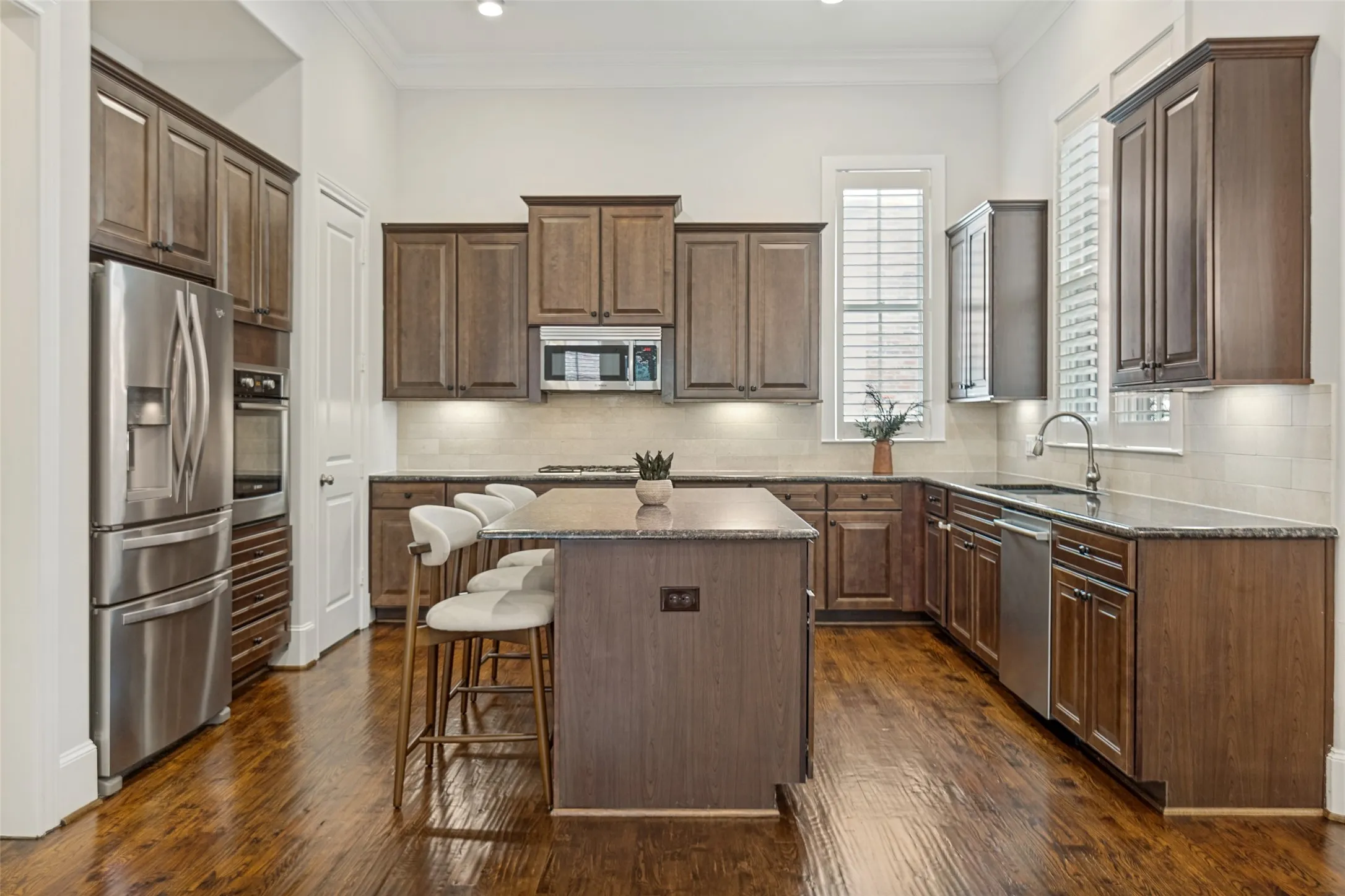 Townhouse For Sale in Dallas County , 2110 Helsminster Drive, Dallas, Texas 75201, 3 Bedroom, 4 Bathroom, 2 Garage spaces, 2,947 Sqft, built in 2013, mls#21369985, Real Estate Agent in Dallas, Homes For Sale in Dallas county, Homes For Sale in Dallas, Realtor in Dallas Texas, Real Estate Brokerage Independent Realty Texas, Luminita Cordes Realtor