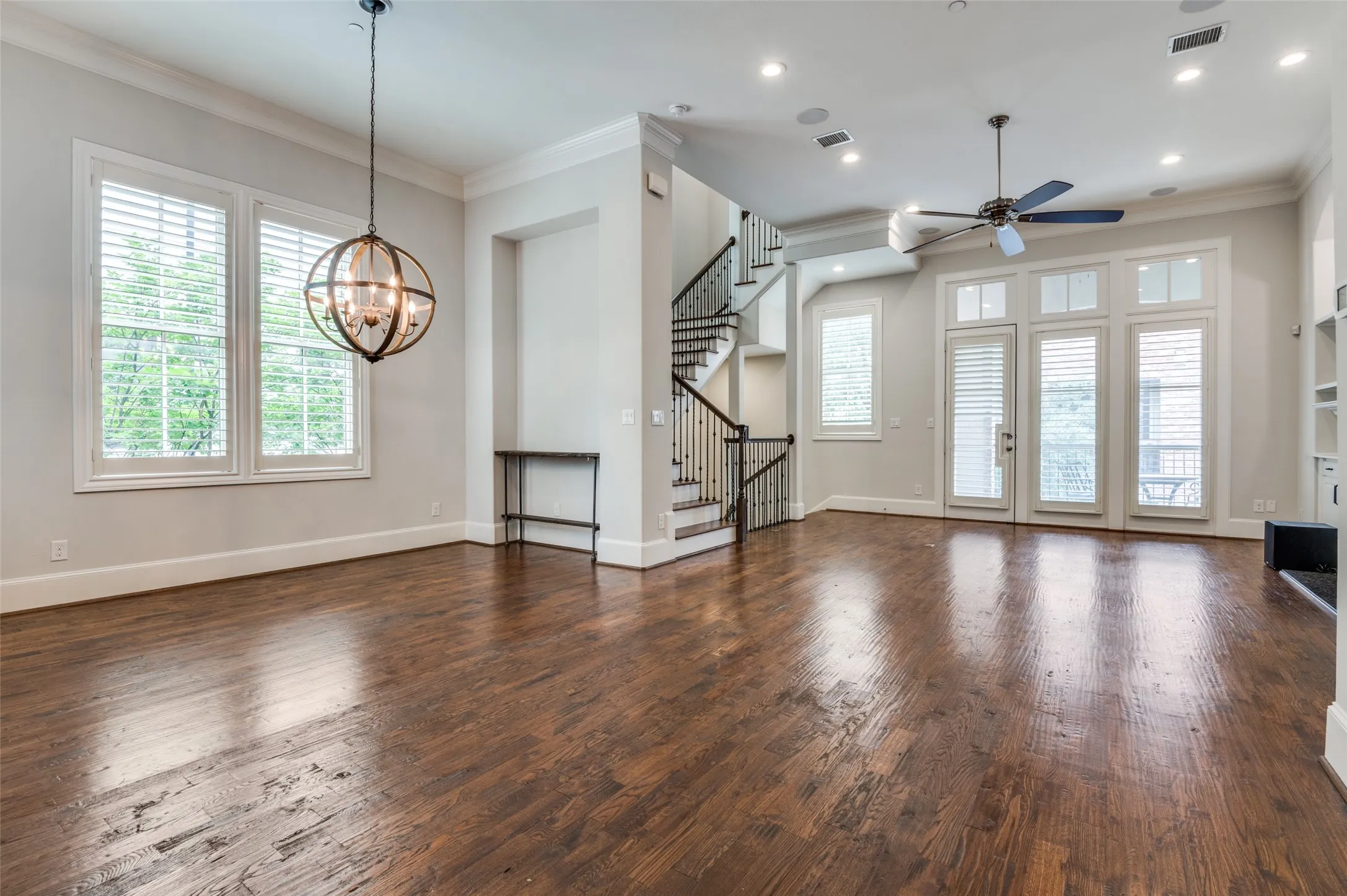 Townhouse For Sale in Dallas County , 2110 Helsminster Drive, Dallas, Texas 75201, 3 Bedroom, 4 Bathroom, 2 Garage spaces, 2,947 Sqft, built in 2013, mls#21369985, Real Estate Agent in Dallas, Homes For Sale in Dallas county, Homes For Sale in Dallas, Realtor in Dallas Texas, Real Estate Brokerage Independent Realty Texas, Luminita Cordes Realtor