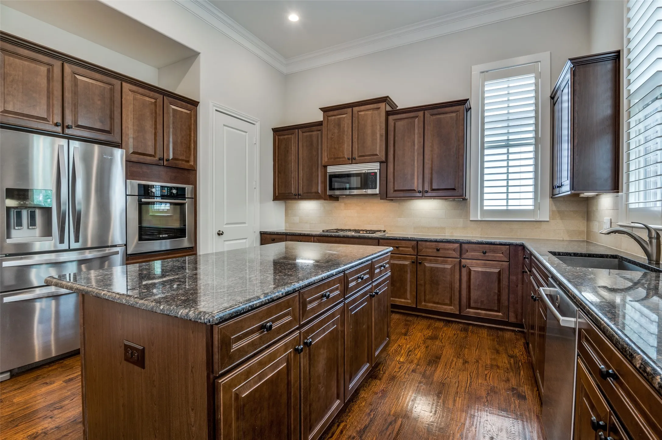 Townhouse For Sale in Dallas County , 2110 Helsminster Drive, Dallas, Texas 75201, 3 Bedroom, 4 Bathroom, 2 Garage spaces, 2,947 Sqft, built in 2013, mls#21369985, Real Estate Agent in Dallas, Homes For Sale in Dallas county, Homes For Sale in Dallas, Realtor in Dallas Texas, Real Estate Brokerage Independent Realty Texas, Luminita Cordes Realtor