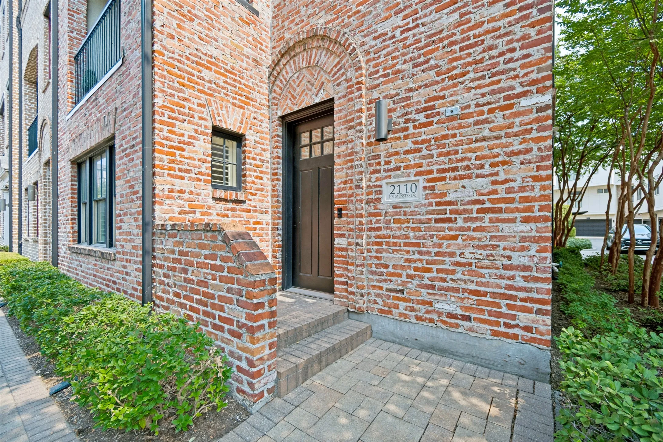 Townhouse For Sale in Dallas County , 2110 Helsminster Drive, Dallas, Texas 75201, 3 Bedroom, 4 Bathroom, 2 Garage spaces, 2,947 Sqft, built in 2013, mls#21369985, Real Estate Agent in Dallas, Homes For Sale in Dallas county, Homes For Sale in Dallas, Realtor in Dallas Texas, Real Estate Brokerage Independent Realty Texas, Luminita Cordes Realtor