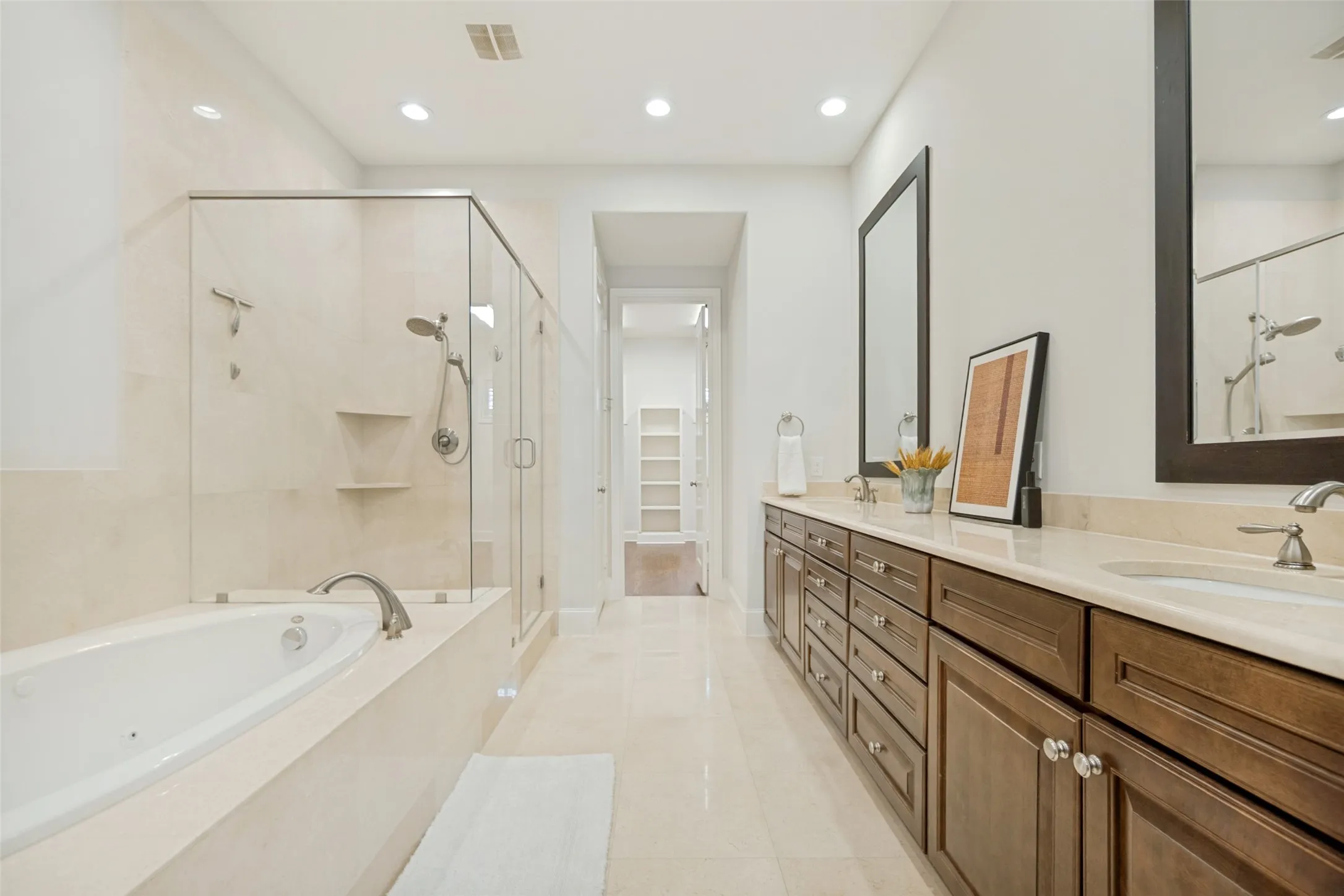 Townhouse For Sale in Dallas County , 2110 Helsminster Drive, Dallas, Texas 75201, 3 Bedroom, 4 Bathroom, 2 Garage spaces, 2,947 Sqft, built in 2013, mls#21369985, Real Estate Agent in Dallas, Homes For Sale in Dallas county, Homes For Sale in Dallas, Realtor in Dallas Texas, Real Estate Brokerage Independent Realty Texas, Luminita Cordes Realtor