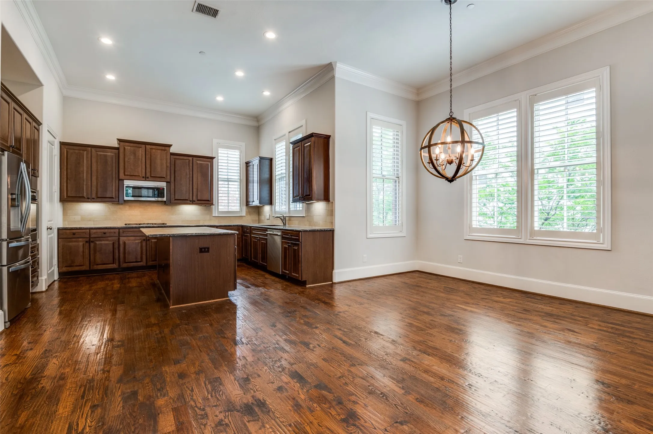 Townhouse For Sale in Dallas County , 2110 Helsminster Drive, Dallas, Texas 75201, 3 Bedroom, 4 Bathroom, 2 Garage spaces, 2,947 Sqft, built in 2013, mls#21369985, Real Estate Agent in Dallas, Homes For Sale in Dallas county, Homes For Sale in Dallas, Realtor in Dallas Texas, Real Estate Brokerage Independent Realty Texas, Luminita Cordes Realtor