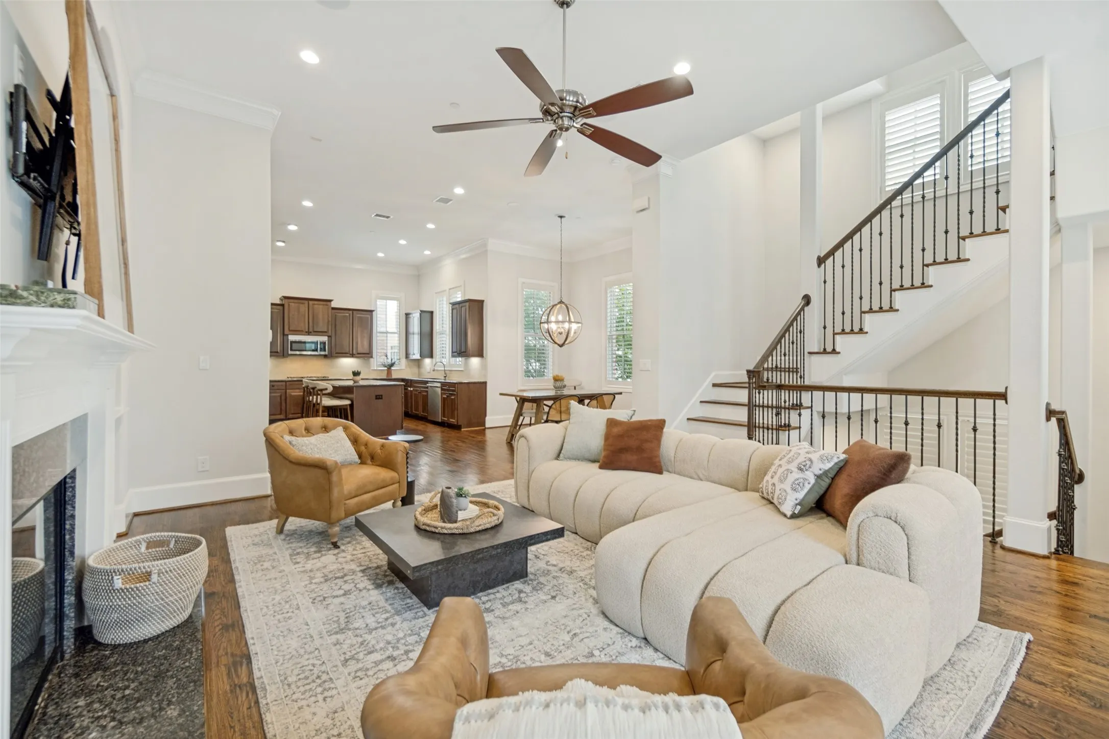Townhouse For Sale in Dallas County , 2110 Helsminster Drive, Dallas, Texas 75201, 3 Bedroom, 4 Bathroom, 2 Garage spaces, 2,947 Sqft, built in 2013, mls#21369985, Real Estate Agent in Dallas, Homes For Sale in Dallas county, Homes For Sale in Dallas, Realtor in Dallas Texas, Real Estate Brokerage Independent Realty Texas, Luminita Cordes Realtor