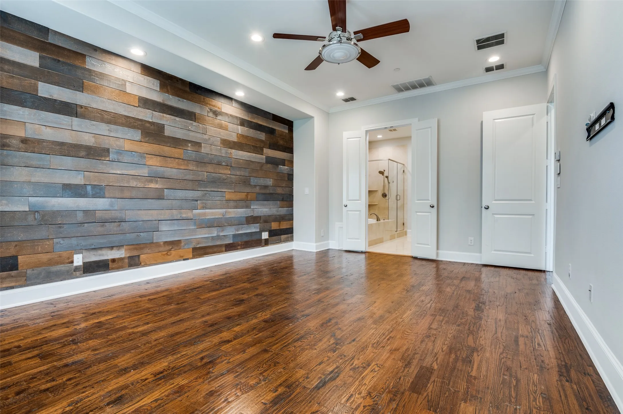 Townhouse For Sale in Dallas County , 2110 Helsminster Drive, Dallas, Texas 75201, 3 Bedroom, 4 Bathroom, 2 Garage spaces, 2,947 Sqft, built in 2013, mls#21369985, Real Estate Agent in Dallas, Homes For Sale in Dallas county, Homes For Sale in Dallas, Realtor in Dallas Texas, Real Estate Brokerage Independent Realty Texas, Luminita Cordes Realtor
