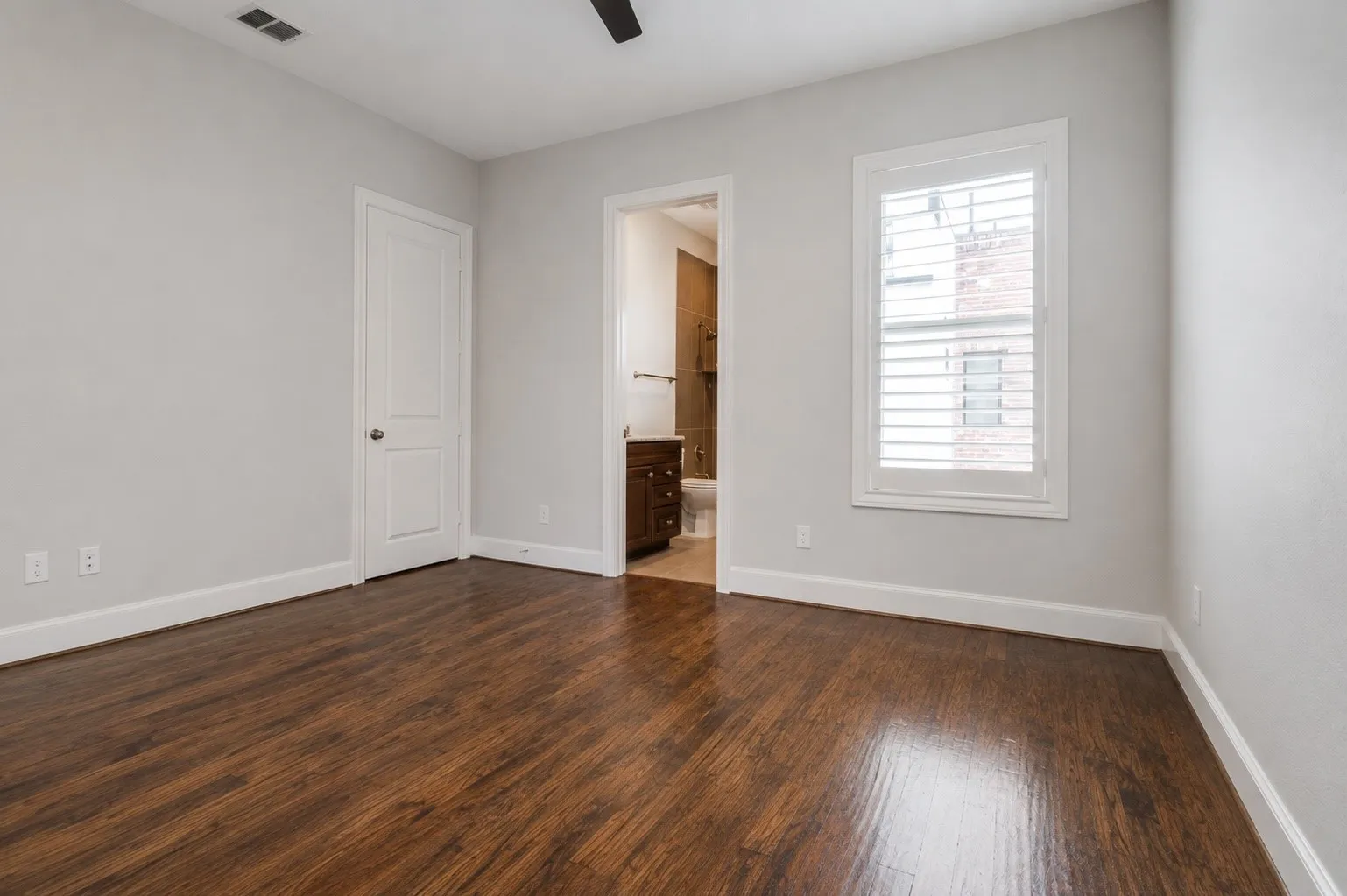 Townhouse For Sale in Dallas County , 2110 Helsminster Drive, Dallas, Texas 75201, 3 Bedroom, 4 Bathroom, 2 Garage spaces, 2,947 Sqft, built in 2013, mls#21369985, Real Estate Agent in Dallas, Homes For Sale in Dallas county, Homes For Sale in Dallas, Realtor in Dallas Texas, Real Estate Brokerage Independent Realty Texas, Luminita Cordes Realtor