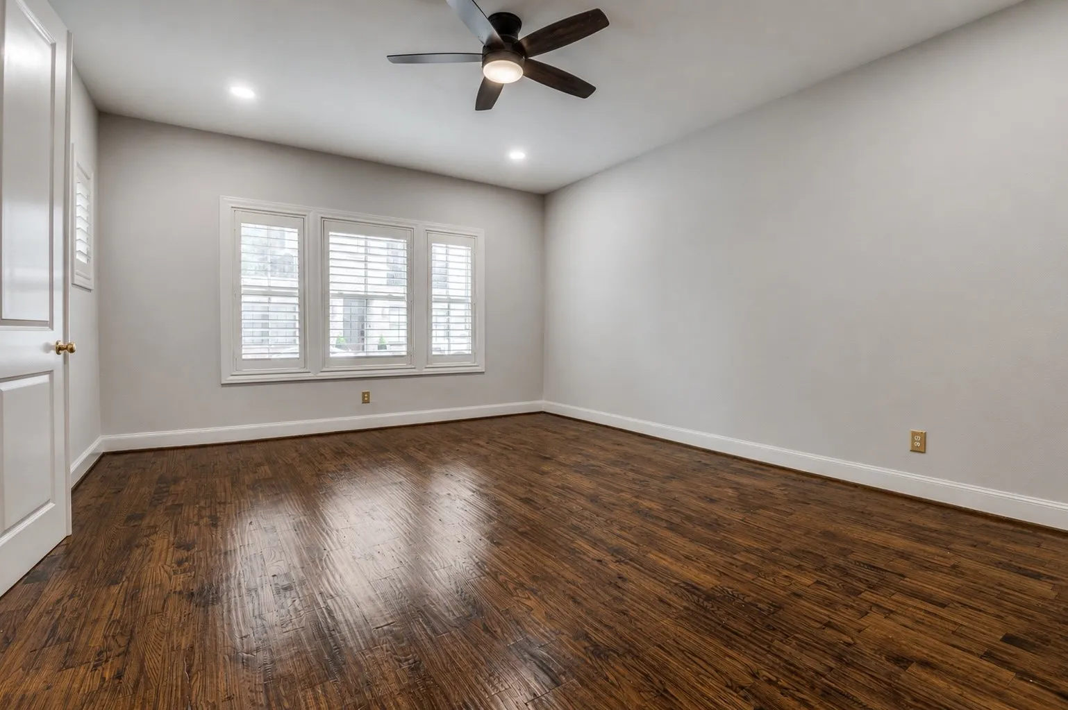 Townhouse For Sale in Dallas County , 2110 Helsminster Drive, Dallas, Texas 75201, 3 Bedroom, 4 Bathroom, 2 Garage spaces, 2,947 Sqft, built in 2013, mls#21369985, Real Estate Agent in Dallas, Homes For Sale in Dallas county, Homes For Sale in Dallas, Realtor in Dallas Texas, Real Estate Brokerage Independent Realty Texas, Luminita Cordes Realtor