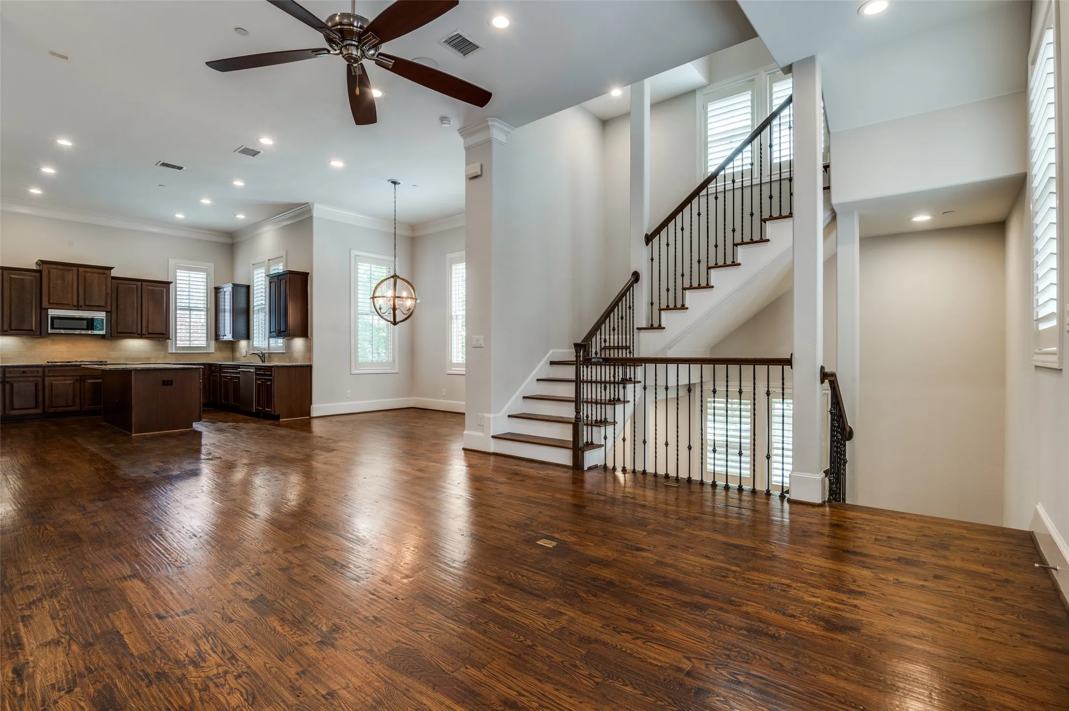 Townhouse For Sale in Dallas County , 2110 Helsminster Drive, Dallas, Texas 75201, 3 Bedroom, 4 Bathroom, 2 Garage spaces, 2,947 Sqft, built in 2013, mls#21369985, Real Estate Agent in Dallas, Homes For Sale in Dallas county, Homes For Sale in Dallas, Realtor in Dallas Texas, Real Estate Brokerage Independent Realty Texas, Luminita Cordes Realtor