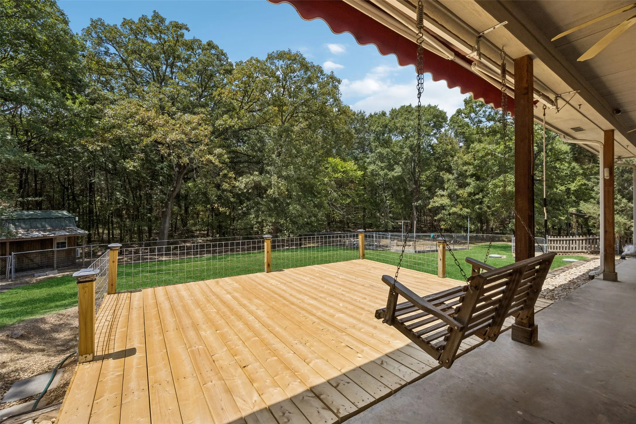 Single Family Residence For Sale in Hunt County , 2904 Hideaway Lane, Quinlan, Texas 75474, 3 Bedroom, 2 Bathroom, 2 Garage spaces, 1,727 Sqft, built in 2009, mls#21362759, Real Estate Agent in Quinlan, Homes For Sale in Hunt county, Homes For Sale in Quinlan, Realtor in Quinlan Texas, Real Estate Brokerage Independent Realty Texas, Luminita Cordes Realtor