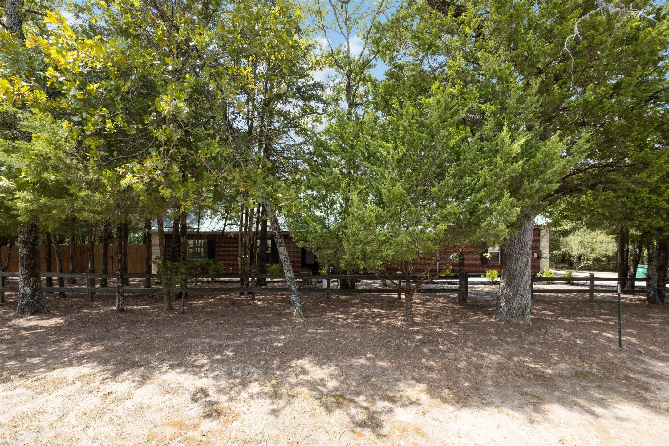 Single Family Residence For Sale in Hunt County , 2904 Hideaway Lane, Quinlan, Texas 75474, 3 Bedroom, 2 Bathroom, 2 Garage spaces, 1,727 Sqft, built in 2009, mls#21362759, Real Estate Agent in Quinlan, Homes For Sale in Hunt county, Homes For Sale in Quinlan, Realtor in Quinlan Texas, Real Estate Brokerage Independent Realty Texas, Luminita Cordes Realtor