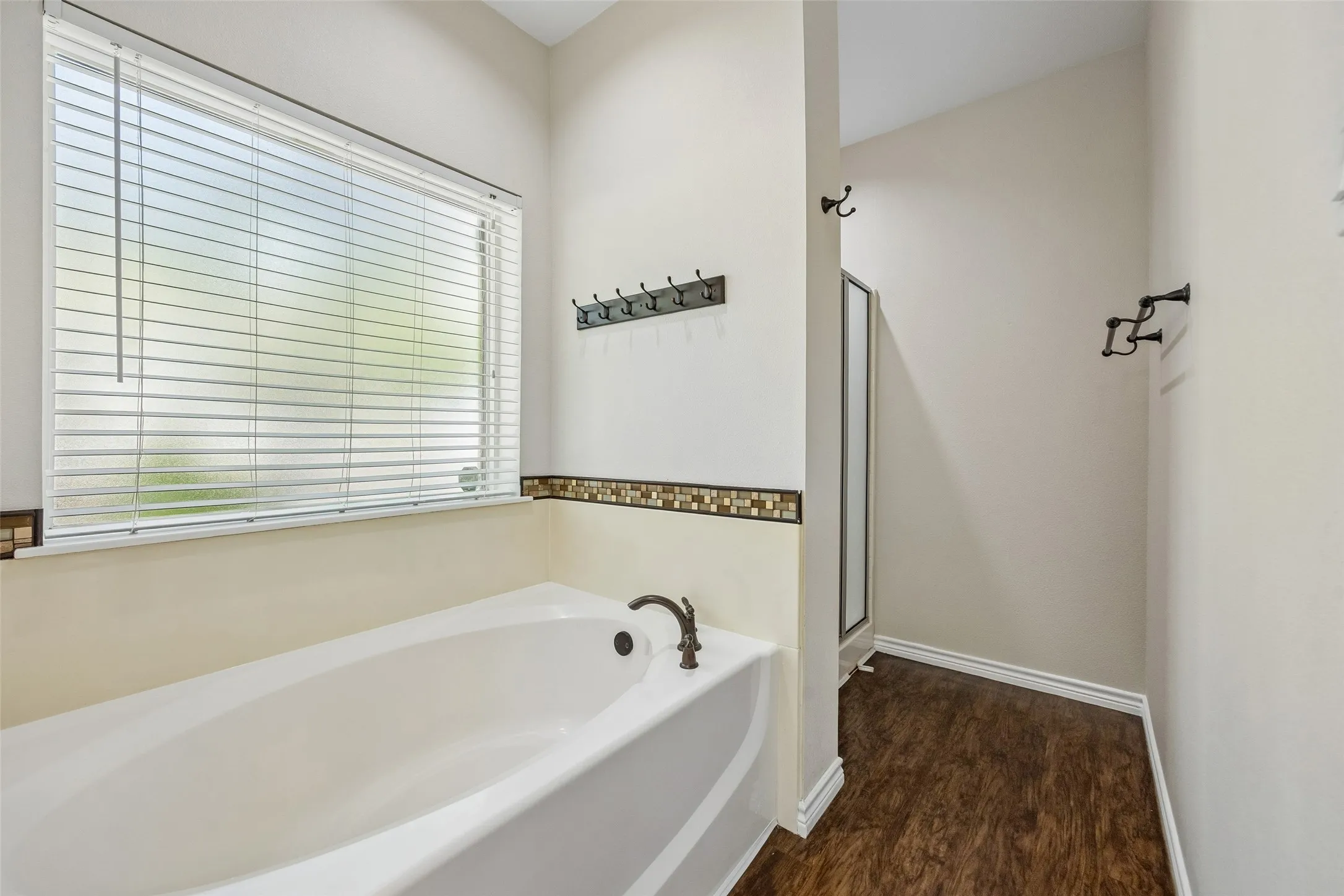 Single Family Residence For Sale in Hunt County , 2904 Hideaway Lane, Quinlan, Texas 75474, 3 Bedroom, 2 Bathroom, 2 Garage spaces, 1,727 Sqft, built in 2009, mls#21362759, Real Estate Agent in Quinlan, Homes For Sale in Hunt county, Homes For Sale in Quinlan, Realtor in Quinlan Texas, Real Estate Brokerage Independent Realty Texas, Luminita Cordes Realtor
