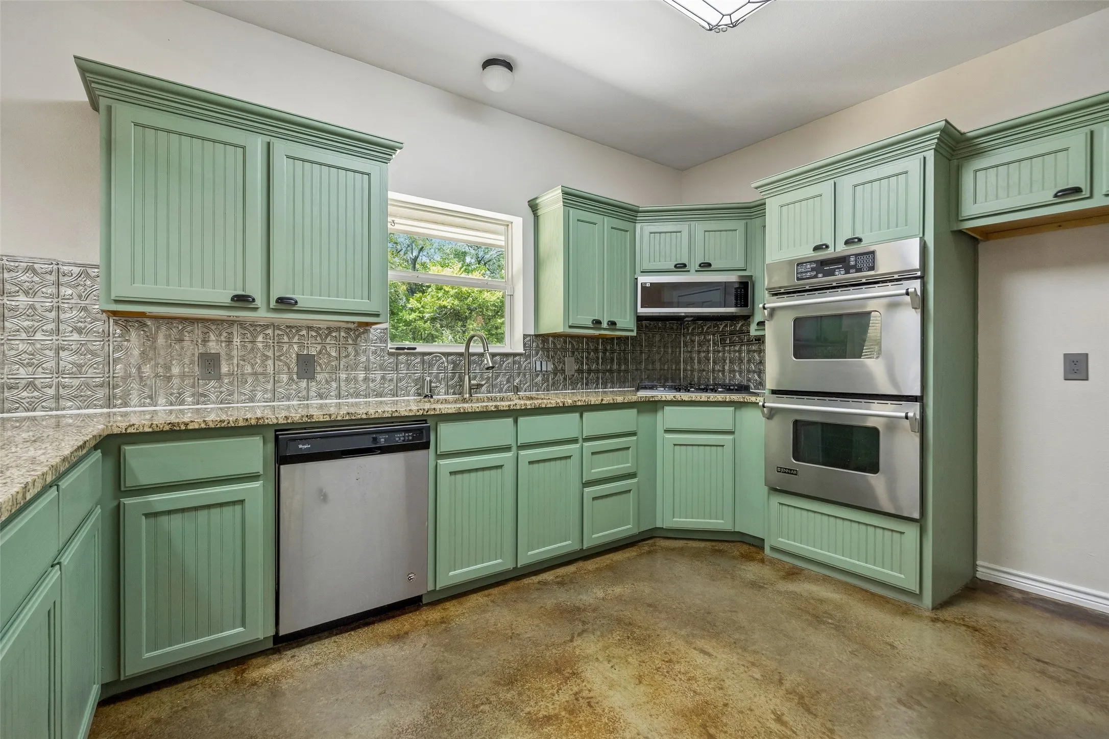 Single Family Residence For Sale in Hunt County , 2904 Hideaway Lane, Quinlan, Texas 75474, 3 Bedroom, 2 Bathroom, 2 Garage spaces, 1,727 Sqft, built in 2009, mls#21362759, Real Estate Agent in Quinlan, Homes For Sale in Hunt county, Homes For Sale in Quinlan, Realtor in Quinlan Texas, Real Estate Brokerage Independent Realty Texas, Luminita Cordes Realtor
