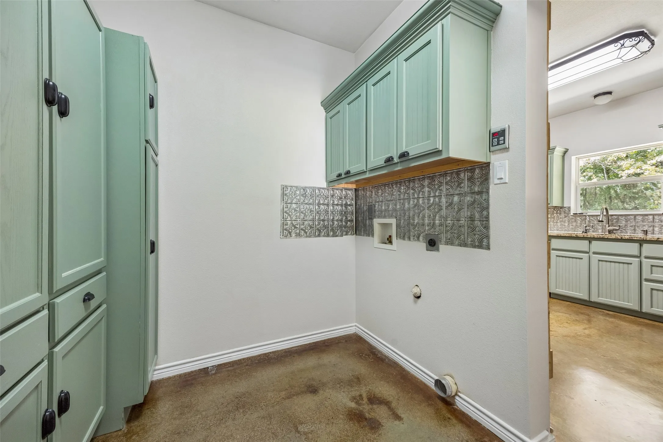 Single Family Residence For Sale in Hunt County , 2904 Hideaway Lane, Quinlan, Texas 75474, 3 Bedroom, 2 Bathroom, 2 Garage spaces, 1,727 Sqft, built in 2009, mls#21362759, Real Estate Agent in Quinlan, Homes For Sale in Hunt county, Homes For Sale in Quinlan, Realtor in Quinlan Texas, Real Estate Brokerage Independent Realty Texas, Luminita Cordes Realtor