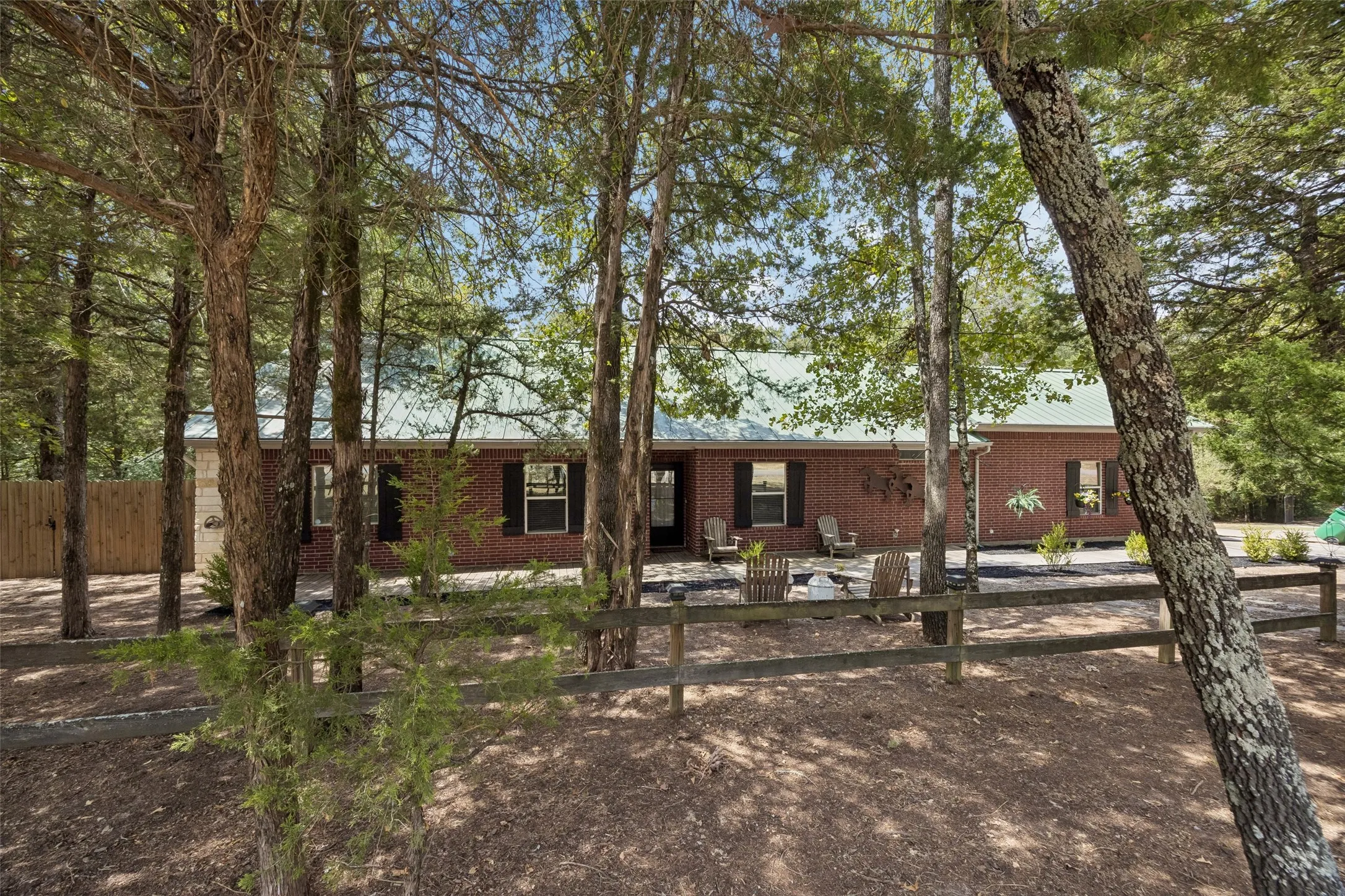 Single Family Residence For Sale in Hunt County , 2904 Hideaway Lane, Quinlan, Texas 75474, 3 Bedroom, 2 Bathroom, 2 Garage spaces, 1,727 Sqft, built in 2009, mls#21362759, Real Estate Agent in Quinlan, Homes For Sale in Hunt county, Homes For Sale in Quinlan, Realtor in Quinlan Texas, Real Estate Brokerage Independent Realty Texas, Luminita Cordes Realtor