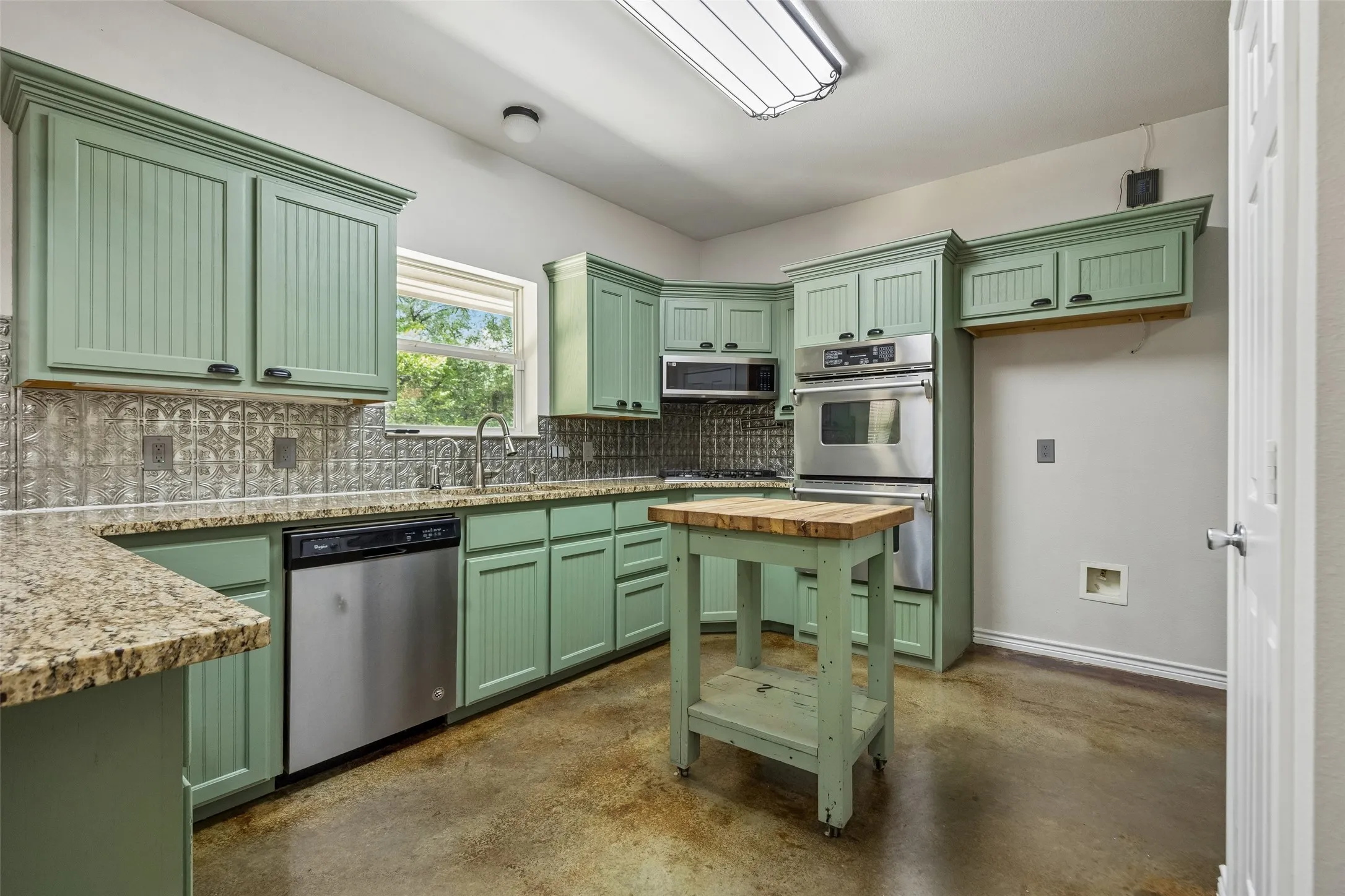 Single Family Residence For Sale in Hunt County , 2904 Hideaway Lane, Quinlan, Texas 75474, 3 Bedroom, 2 Bathroom, 2 Garage spaces, 1,727 Sqft, built in 2009, mls#21362759, Real Estate Agent in Quinlan, Homes For Sale in Hunt county, Homes For Sale in Quinlan, Realtor in Quinlan Texas, Real Estate Brokerage Independent Realty Texas, Luminita Cordes Realtor
