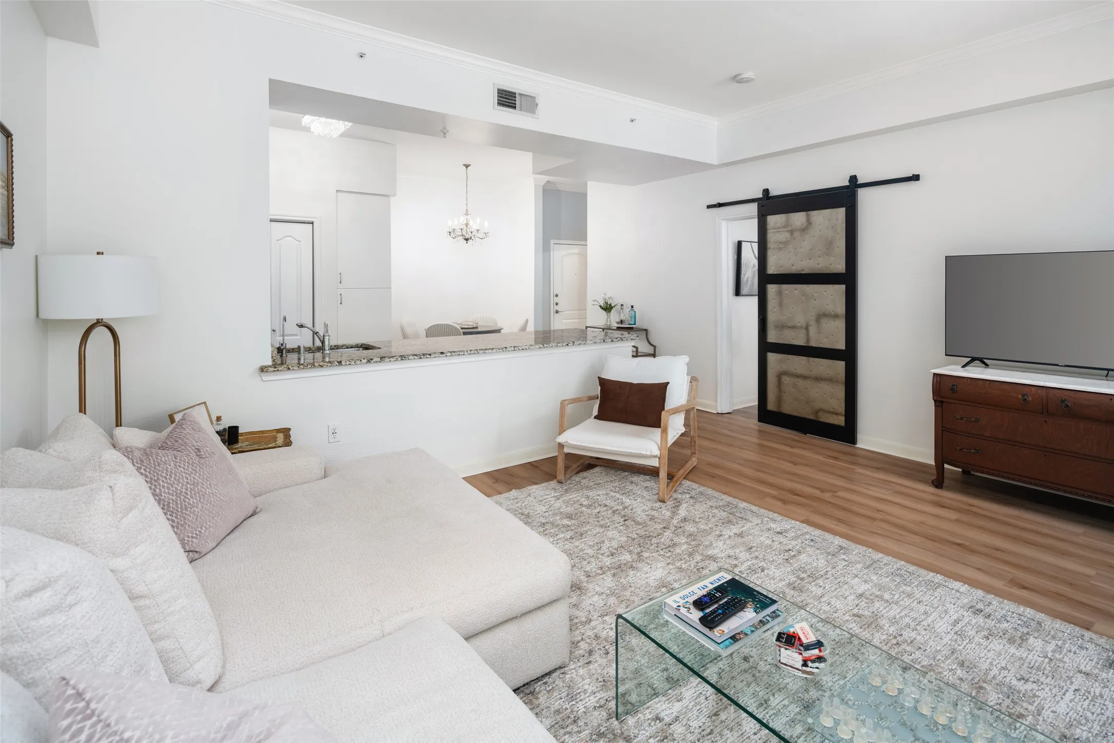 Condominium For Sale in Dallas County , 3225 Turtle Creek Boulevard 234, Dallas, Texas 75219, 1 Bedroom, 1 Bathroom, 2 Garage spaces, 832 Sqft, built in 1998, mls#21368709, Real Estate Agent in Dallas, Homes For Sale in Dallas county, Homes For Sale in Dallas, Realtor in Dallas Texas, Real Estate Brokerage Independent Realty Texas, Luminita Cordes Realtor